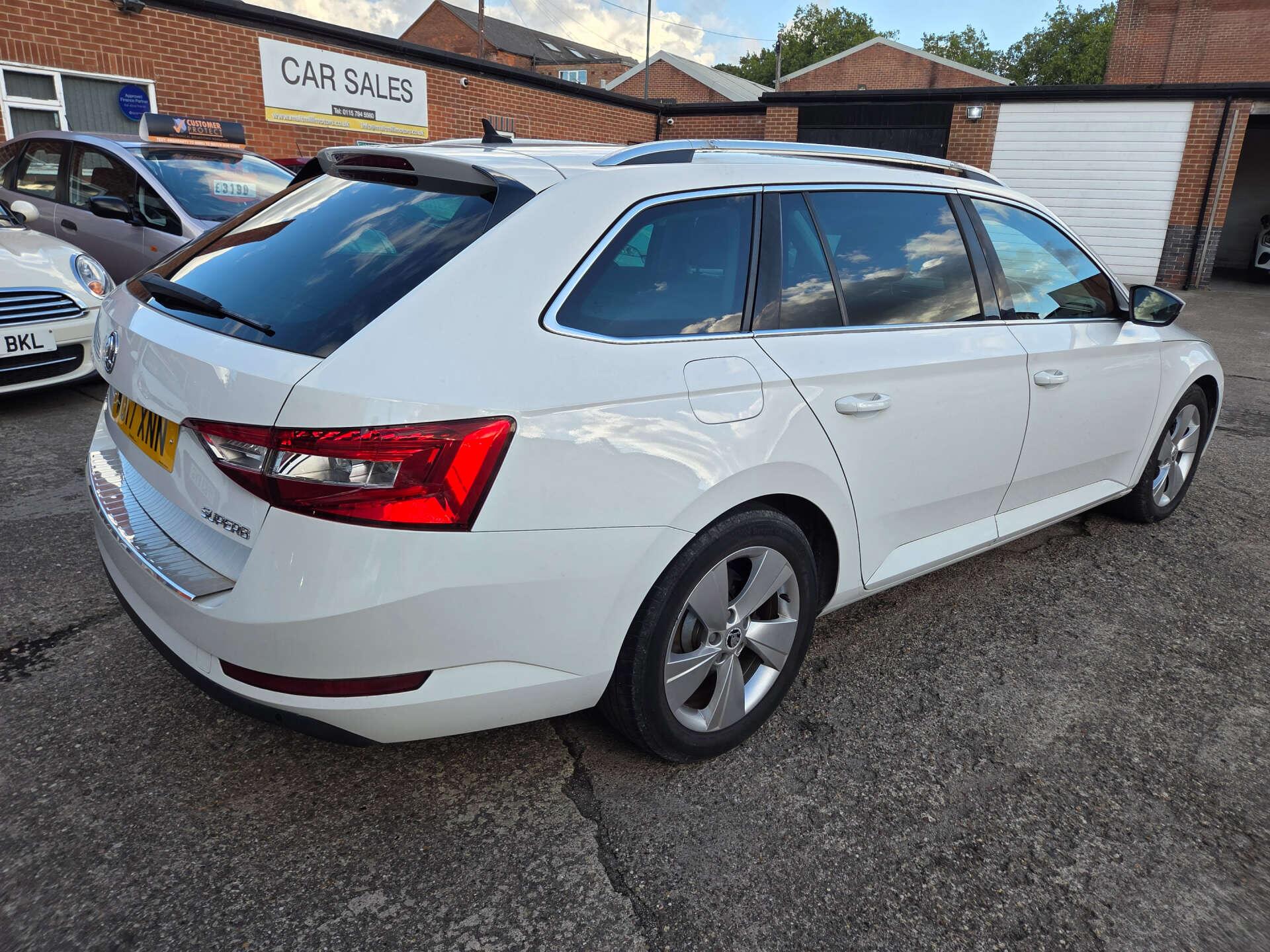 Skoda Superb view 7
