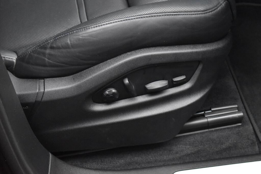 Porsche Cayenne view 37