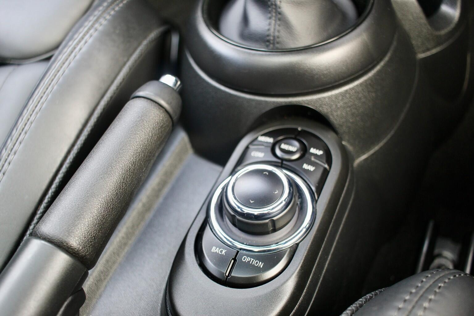 Mini Hatch view 18