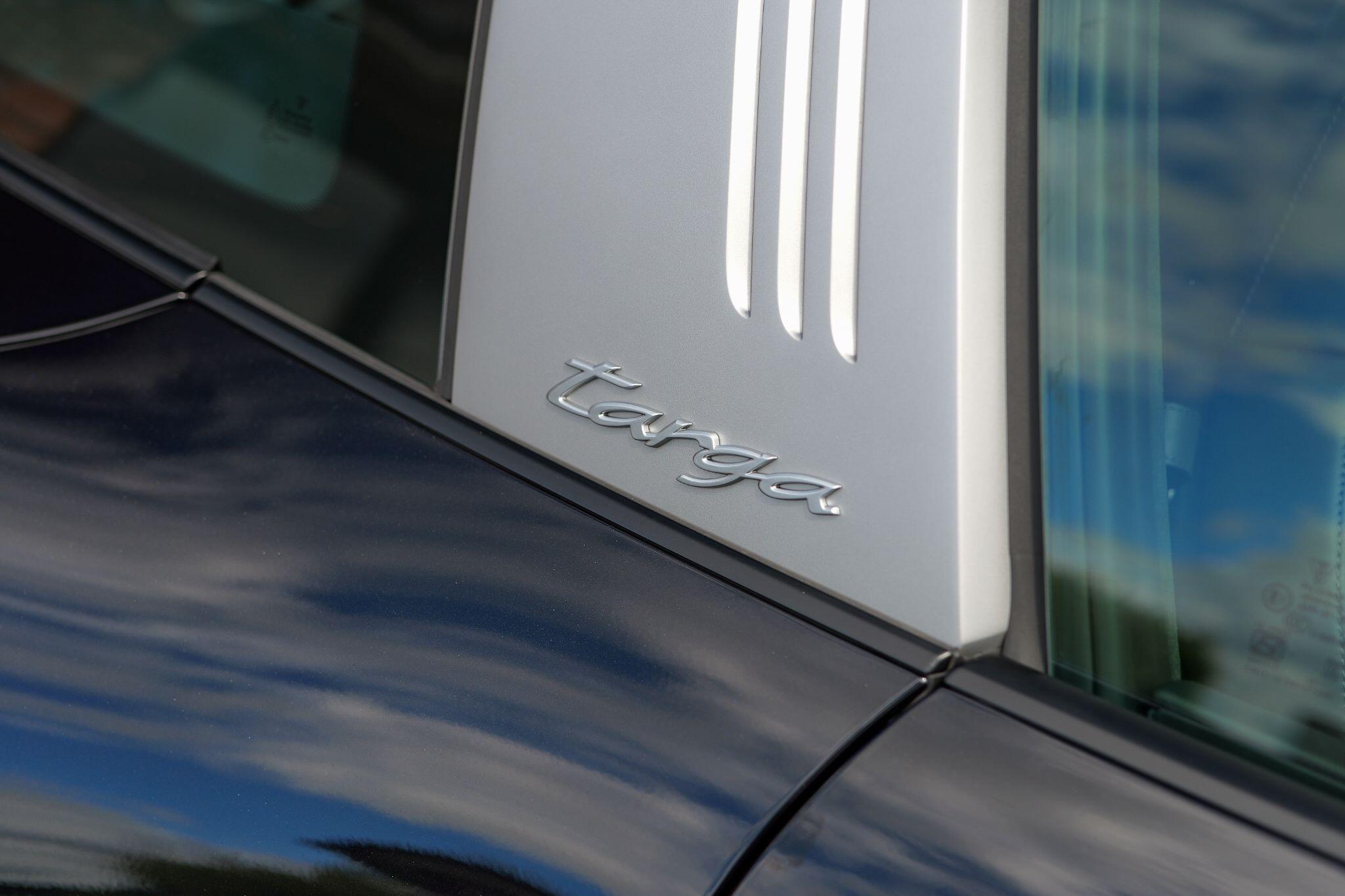 Porsche 911 view 14