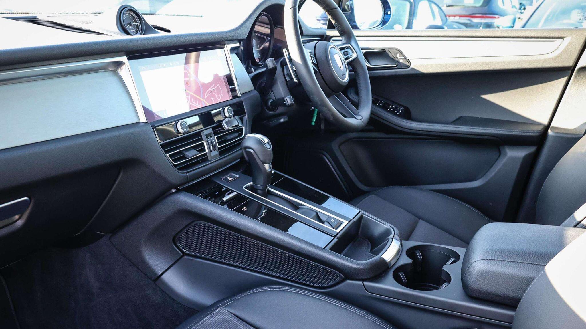 Porsche Macan view 10
