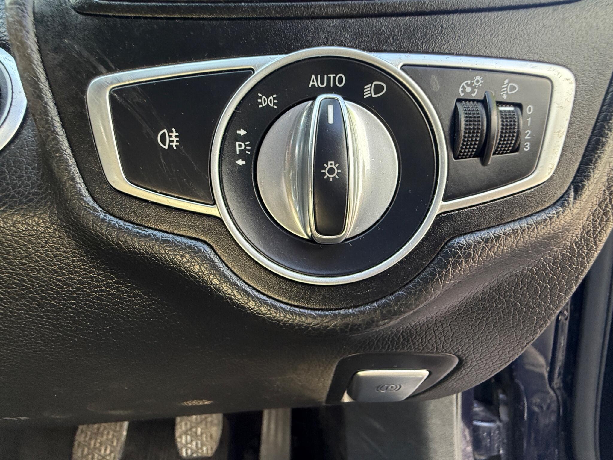 2017 Mercedes-Benz C Class image 31