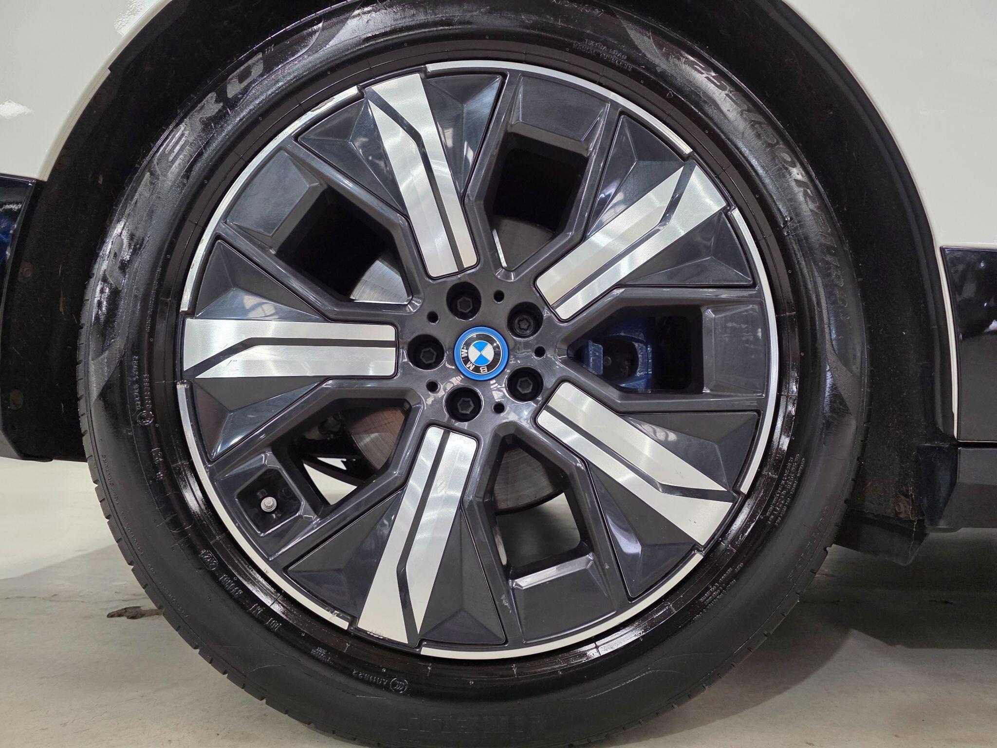 BMW Ix view 37