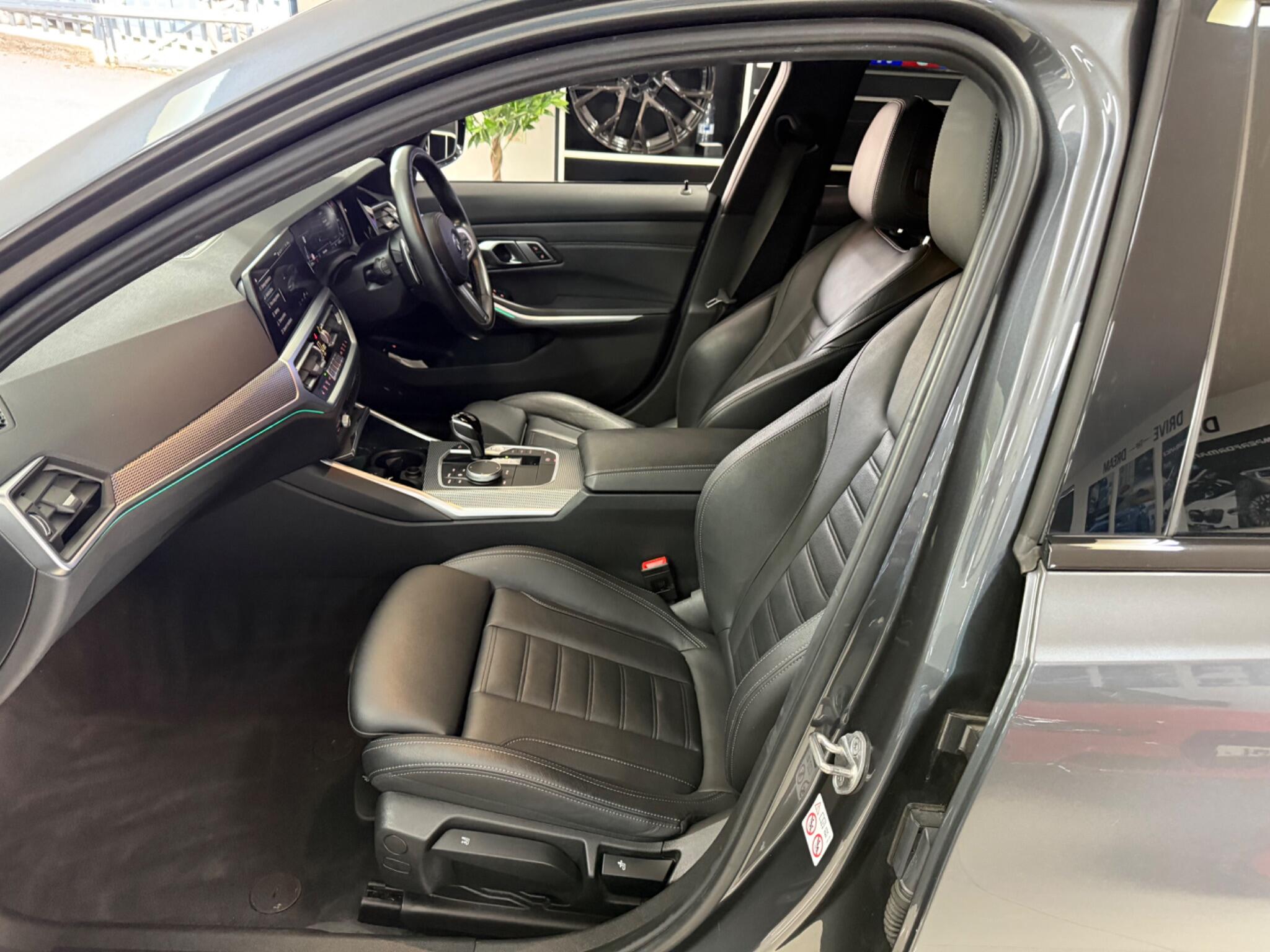 BMW 3 Series view 32