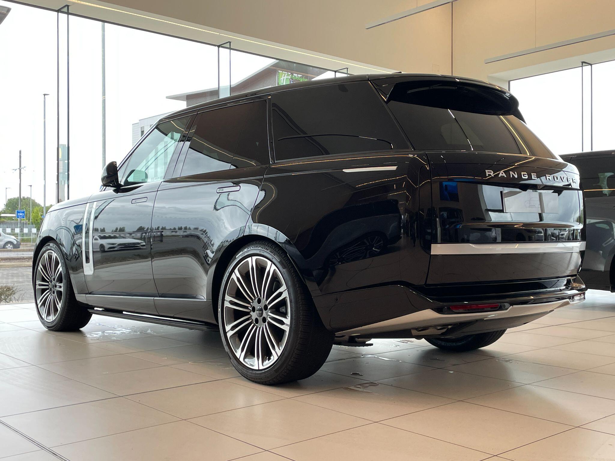 Land Rover Range Rover view 2