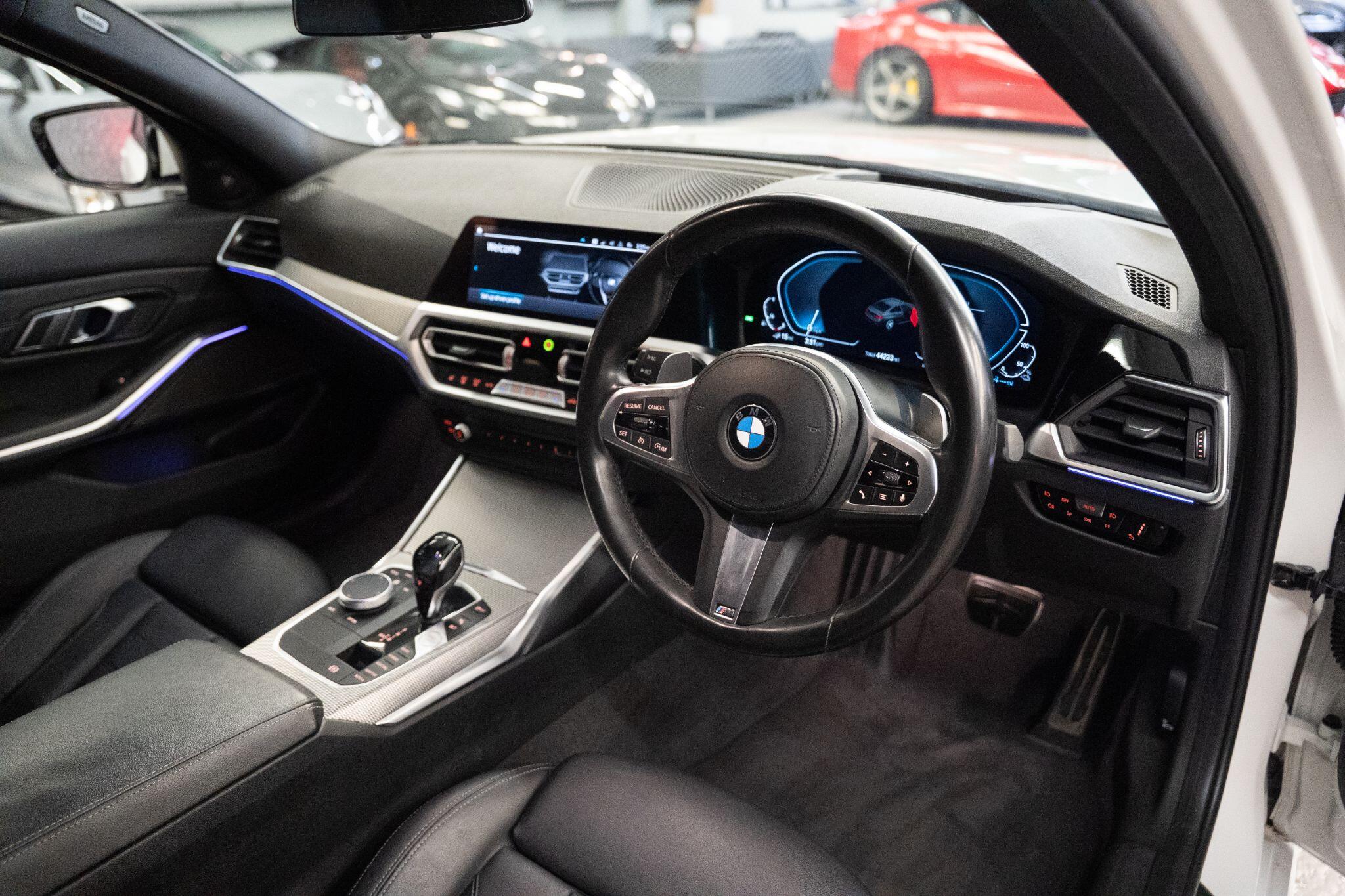 BMW 3 Series view 20