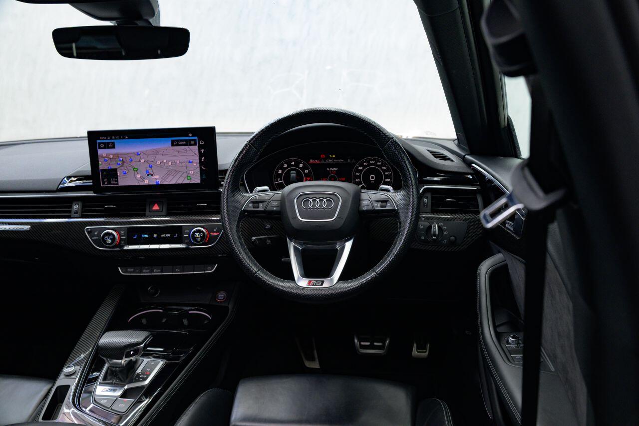 Audi RS4 view 32