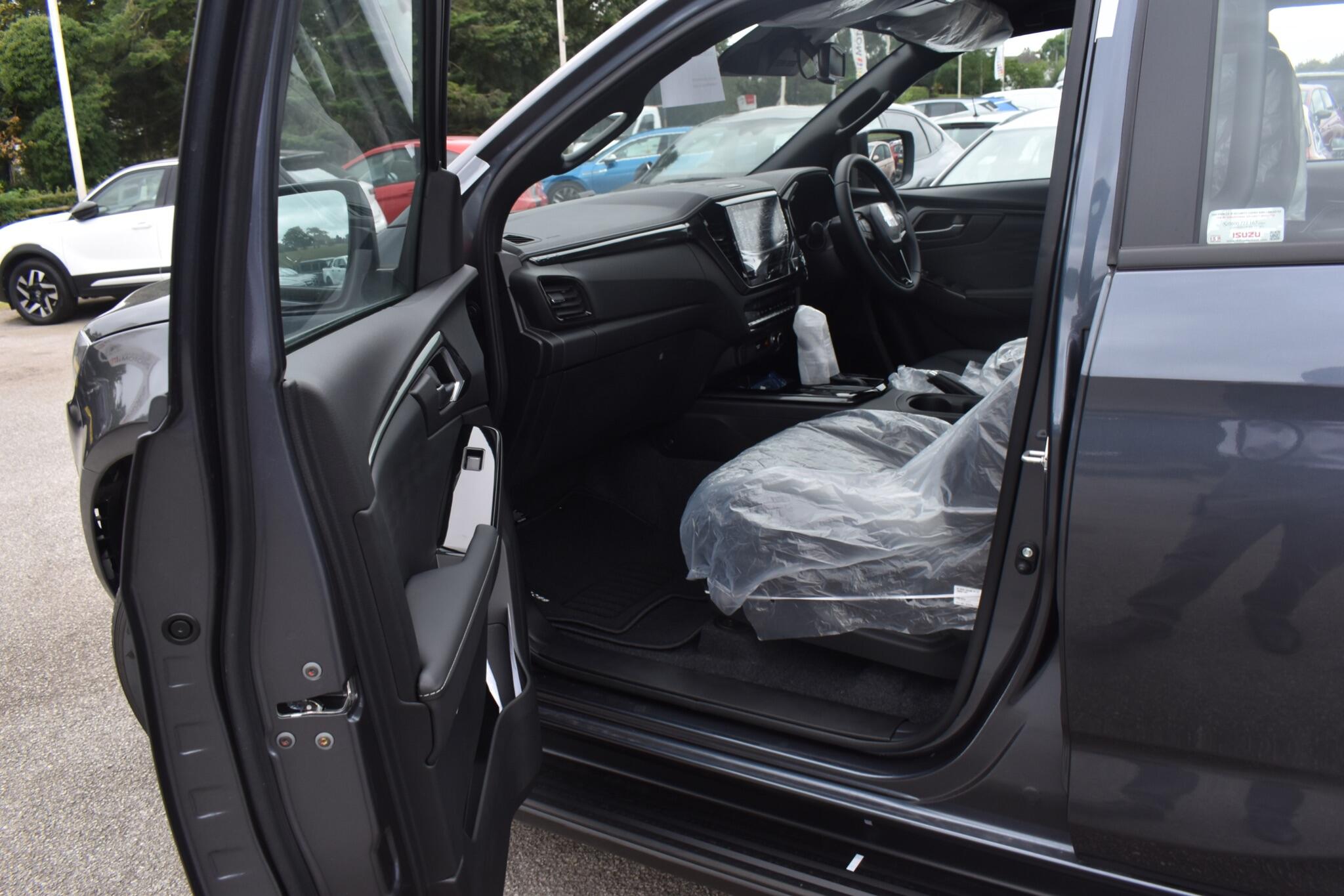 D-Max - 1.9 TD V-Cross Auto 4WD Euro 6 (s/s) 4dr - Image 4