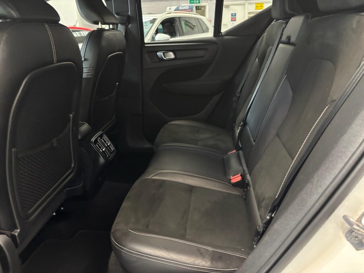 Volvo XC40 view 22