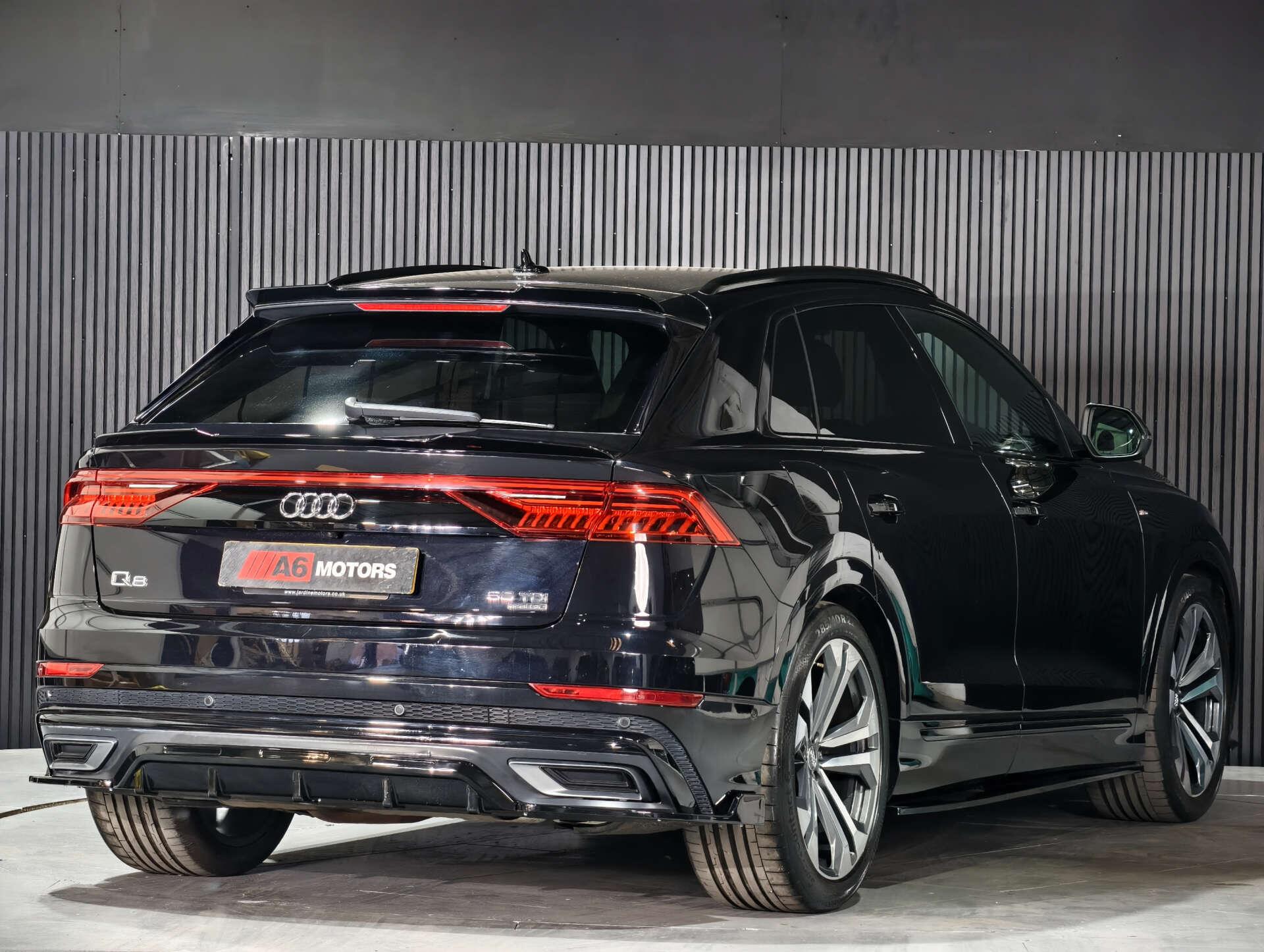 Audi Q8 view 15