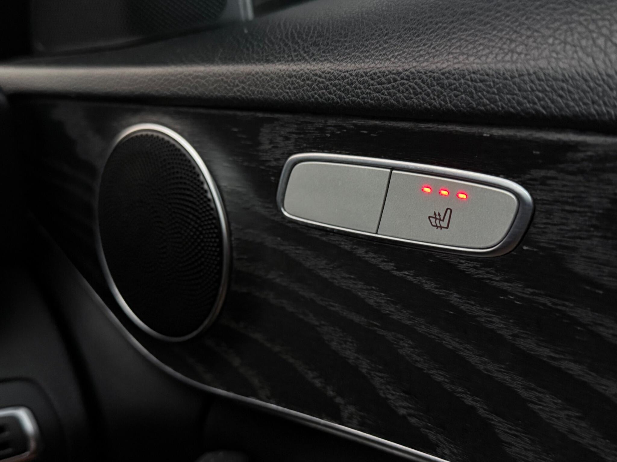 Mercedes-Benz C-Class view 18