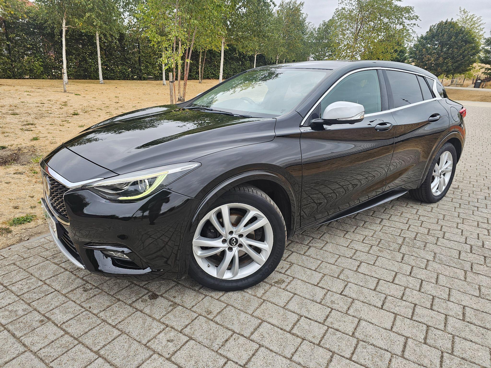 Infiniti Q30 view 39