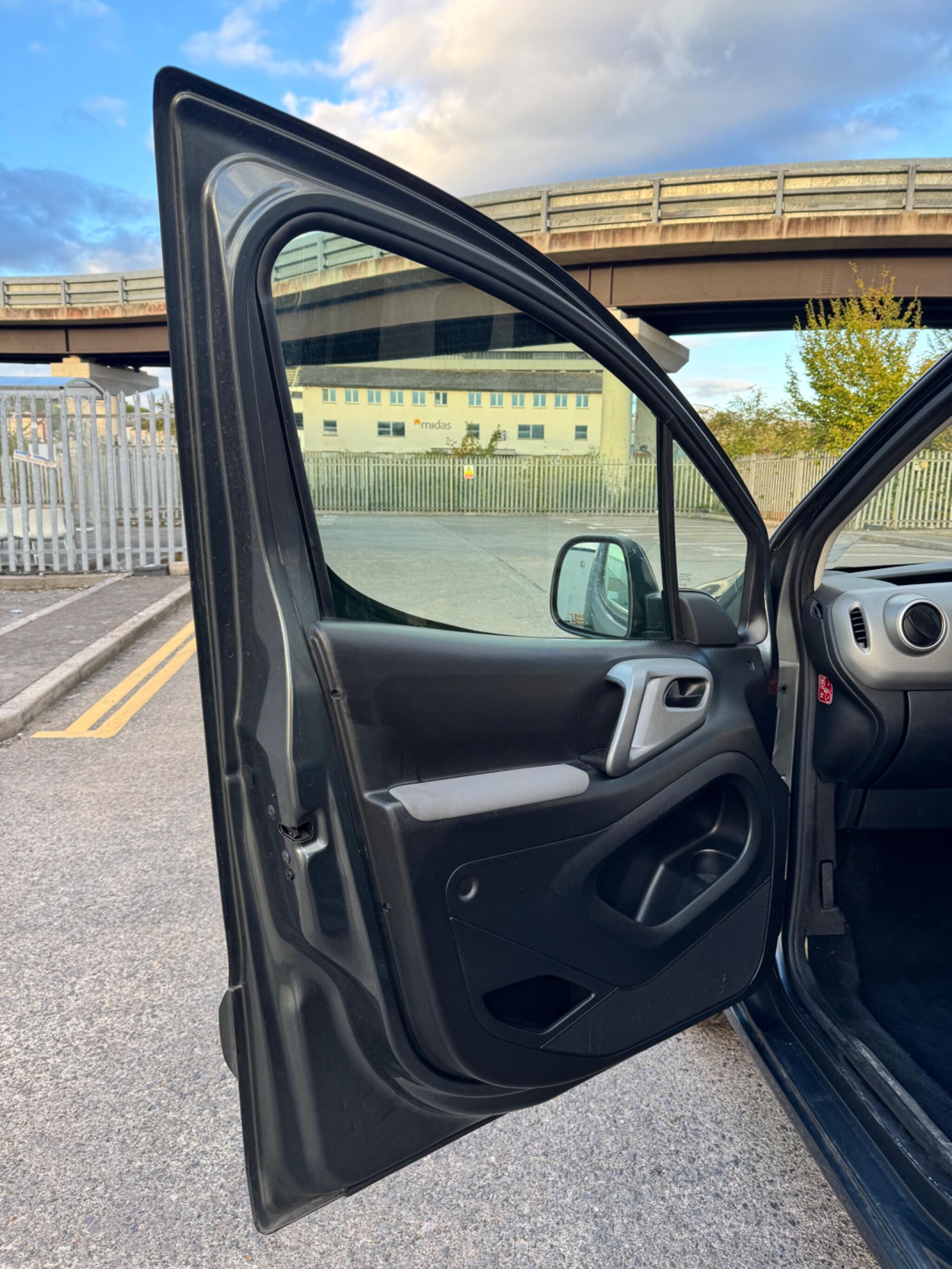 Peugeot Partner Tepee view 28