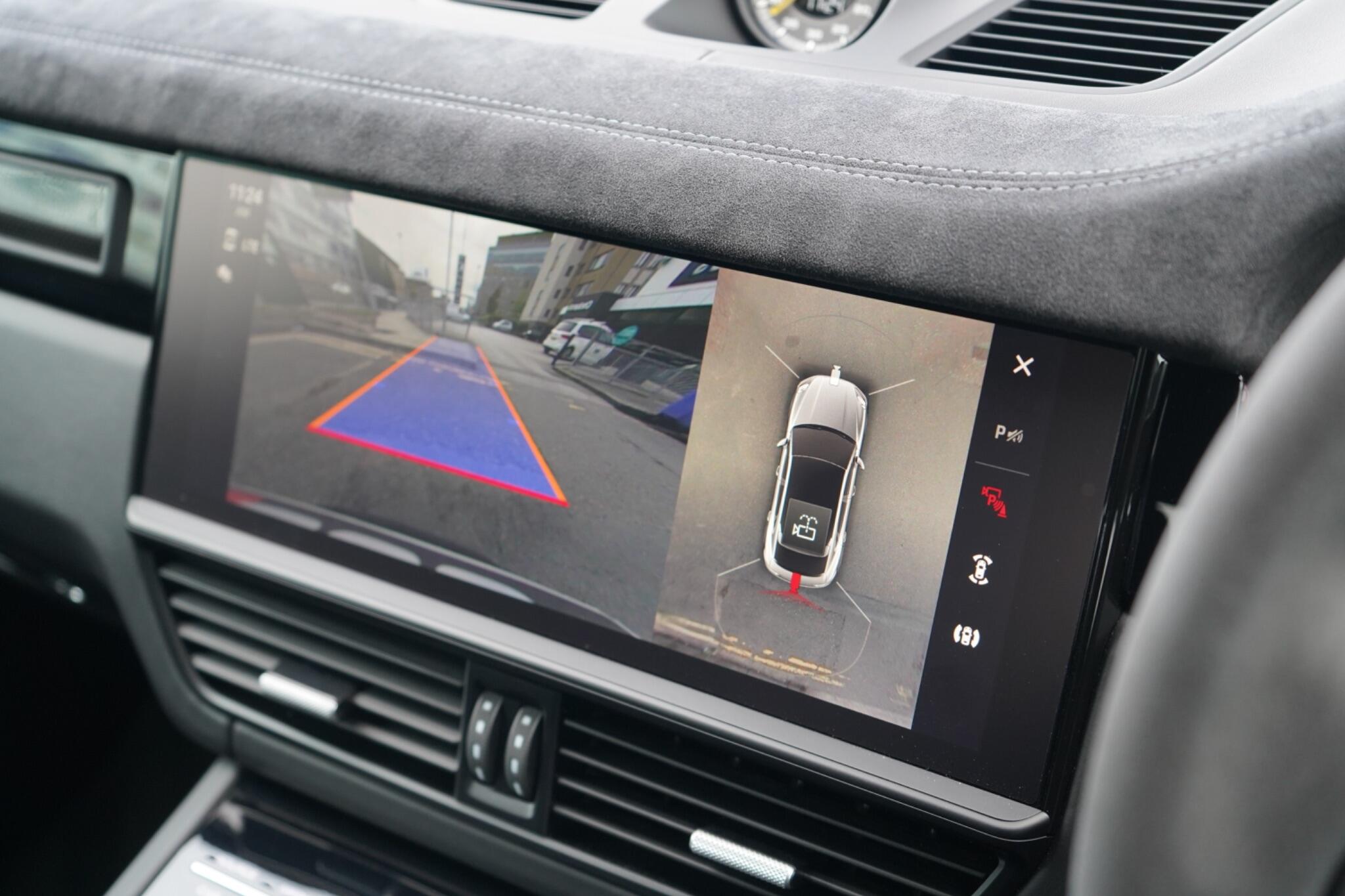 Porsche Cayenne view 32