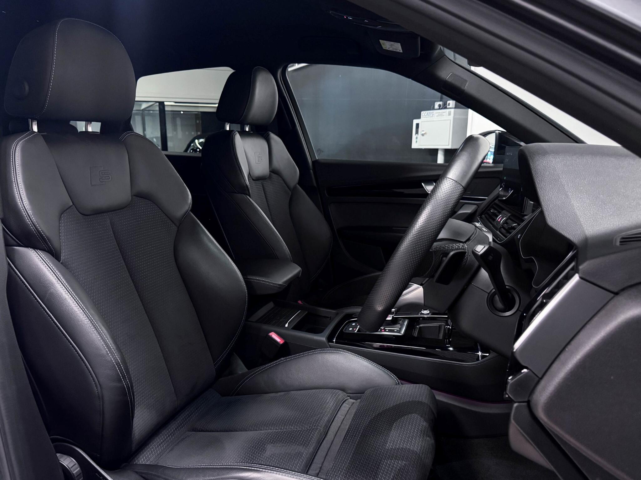Audi Q5 view 21