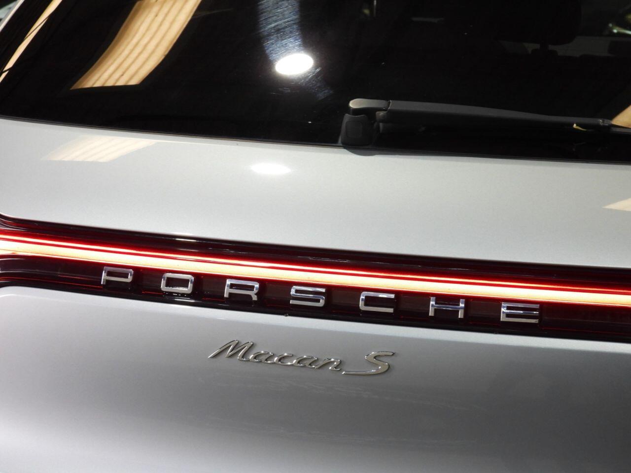 Porsche Macan view 36