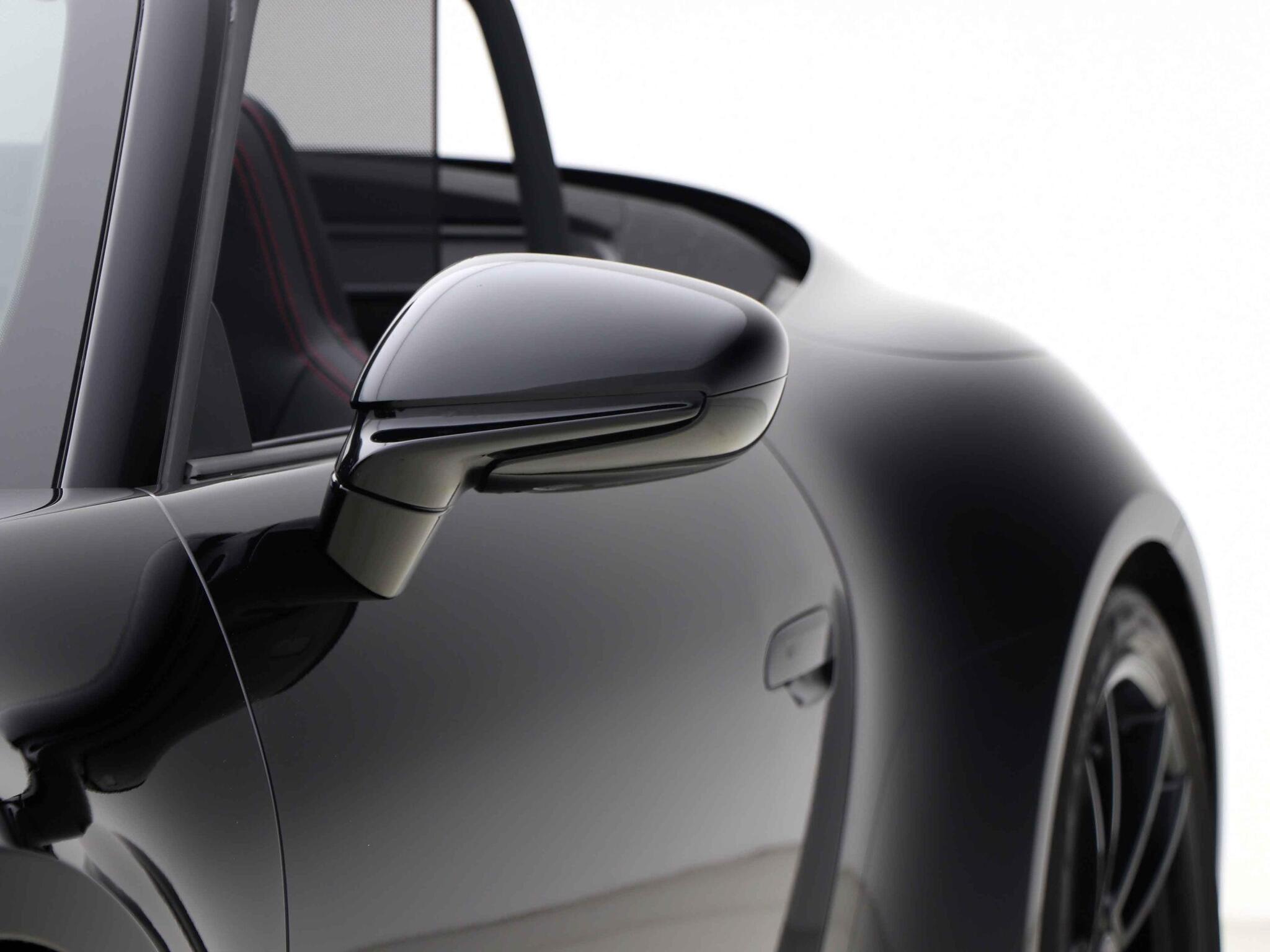 Porsche 911 view 16