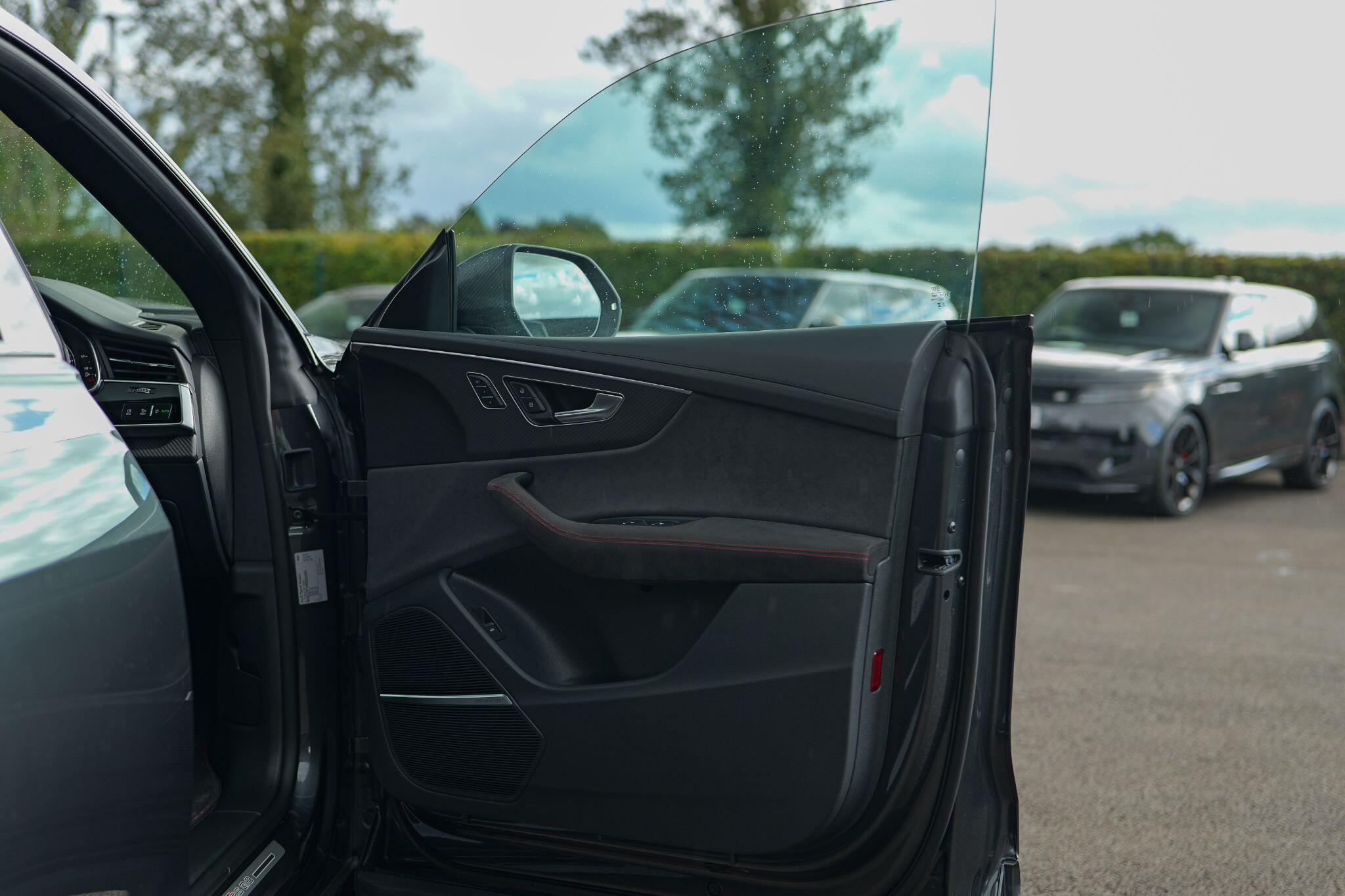 Audi RSQ8 view 31