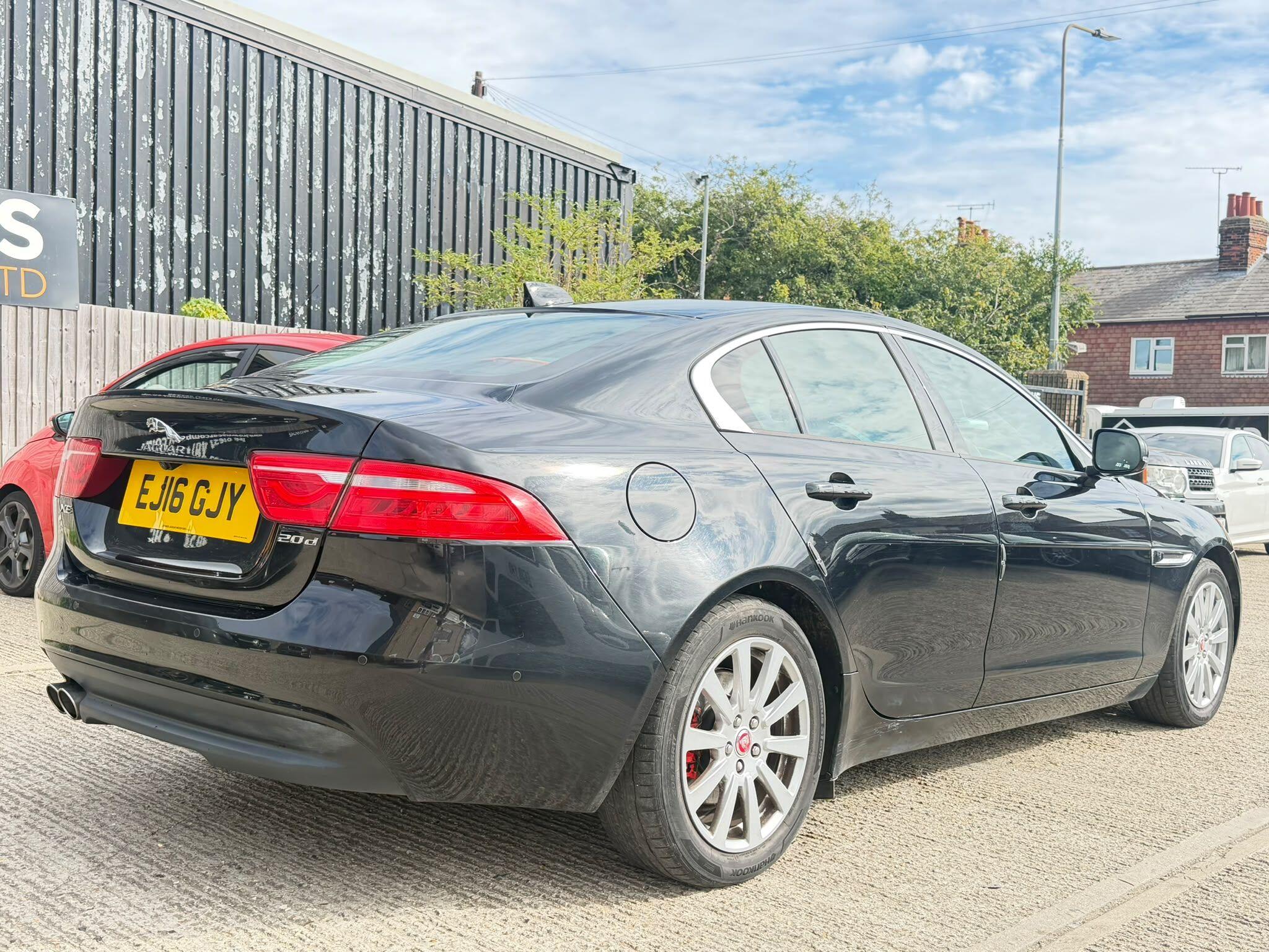 Jaguar XE view 8