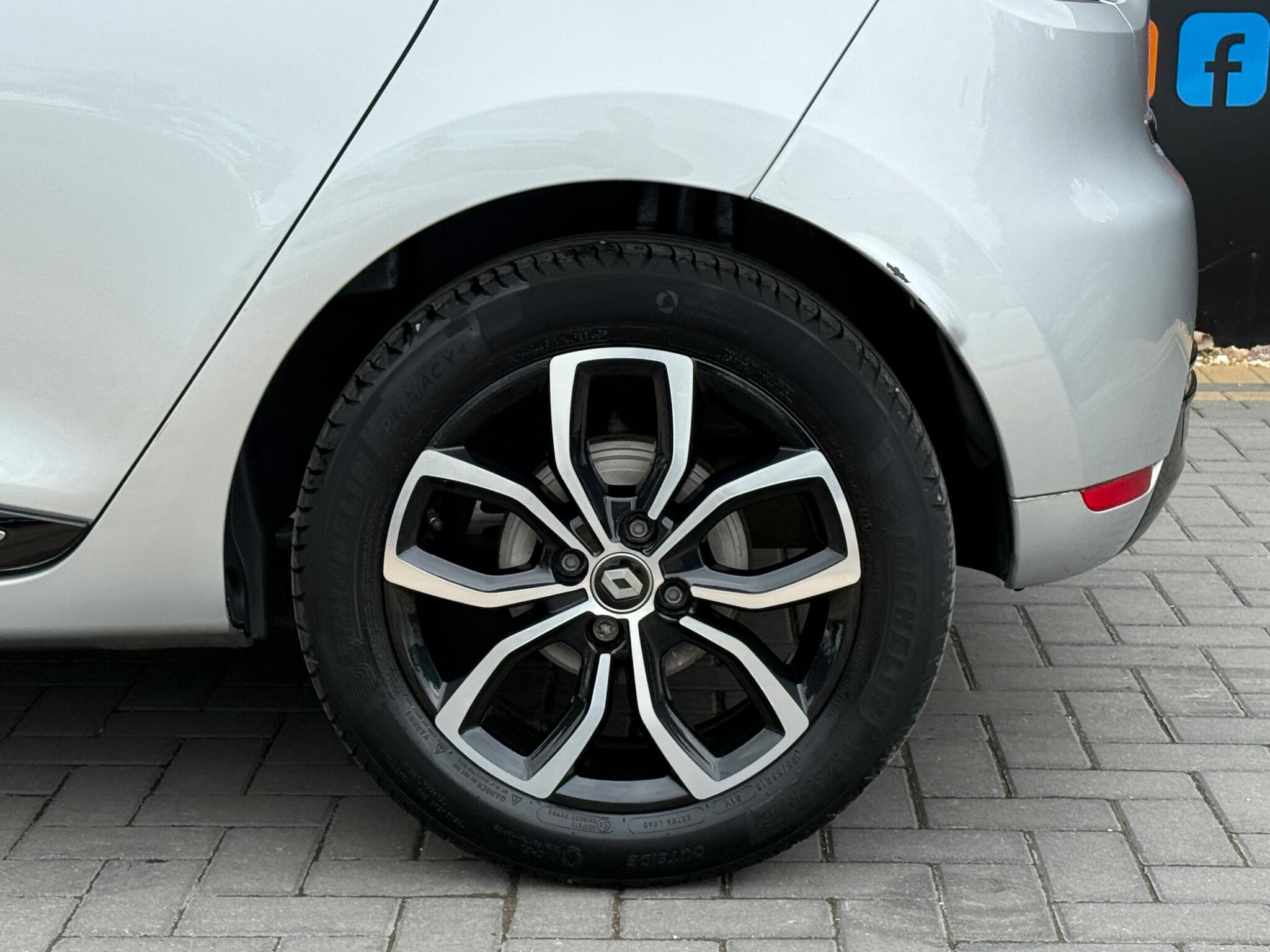Renault Clio view 11