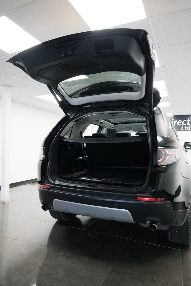 Land Rover Discovery Sport view 8