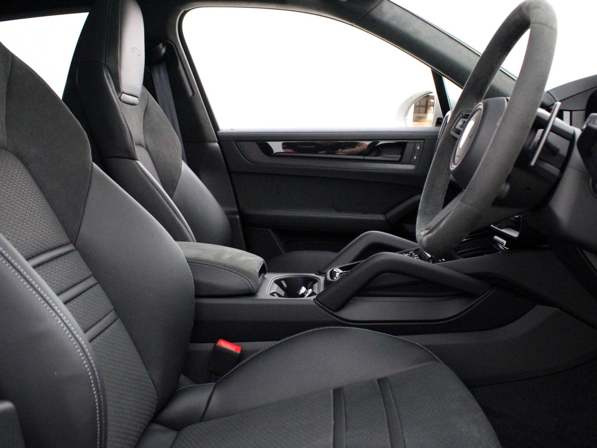 Porsche Cayenne view 18
