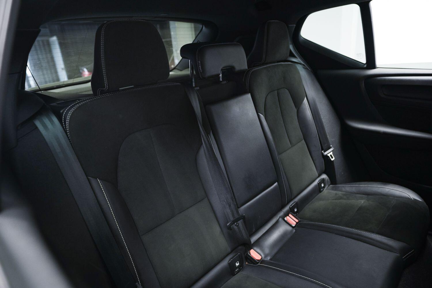 Volvo XC40 view 11