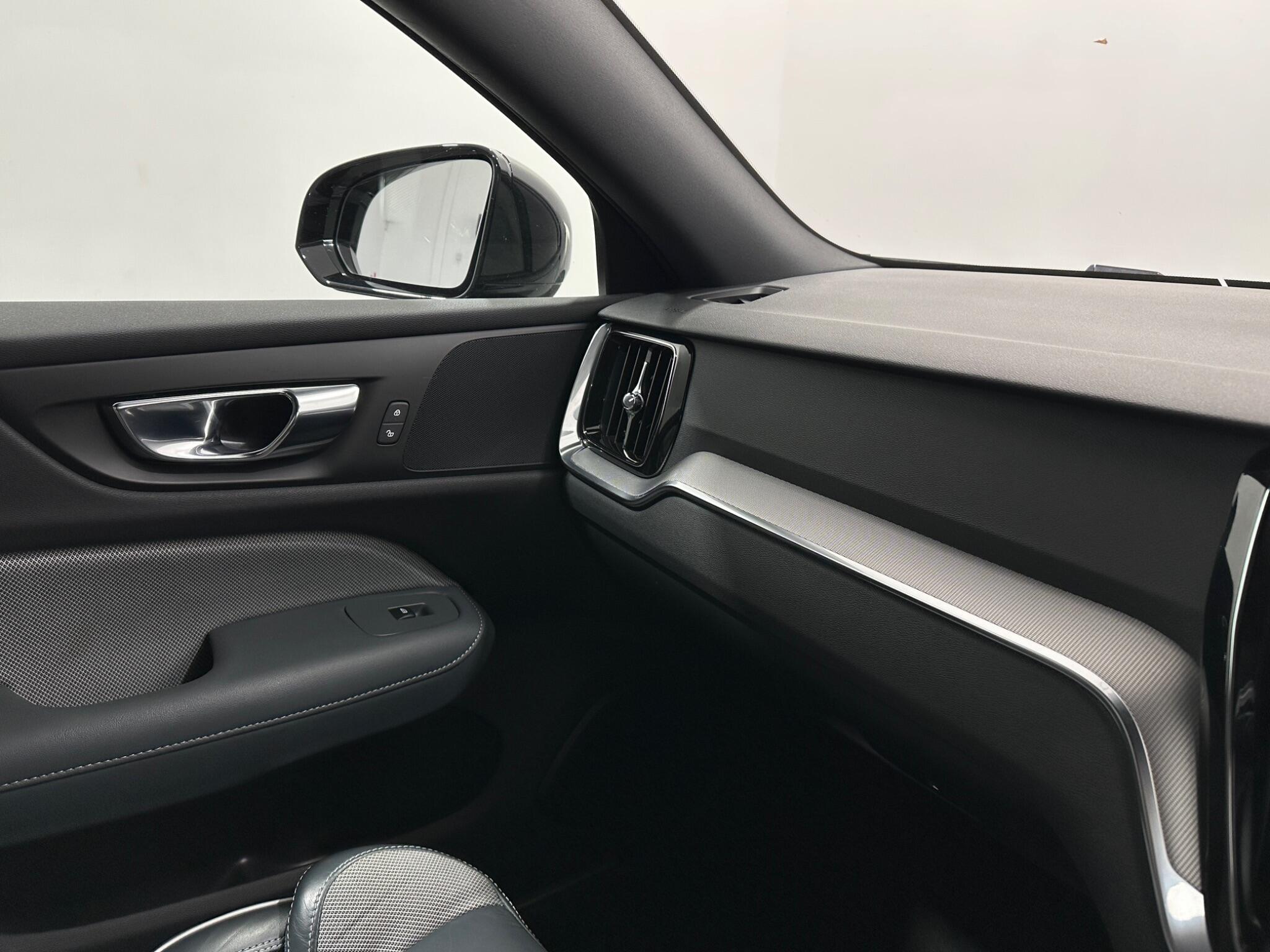 Volvo S60 view 26