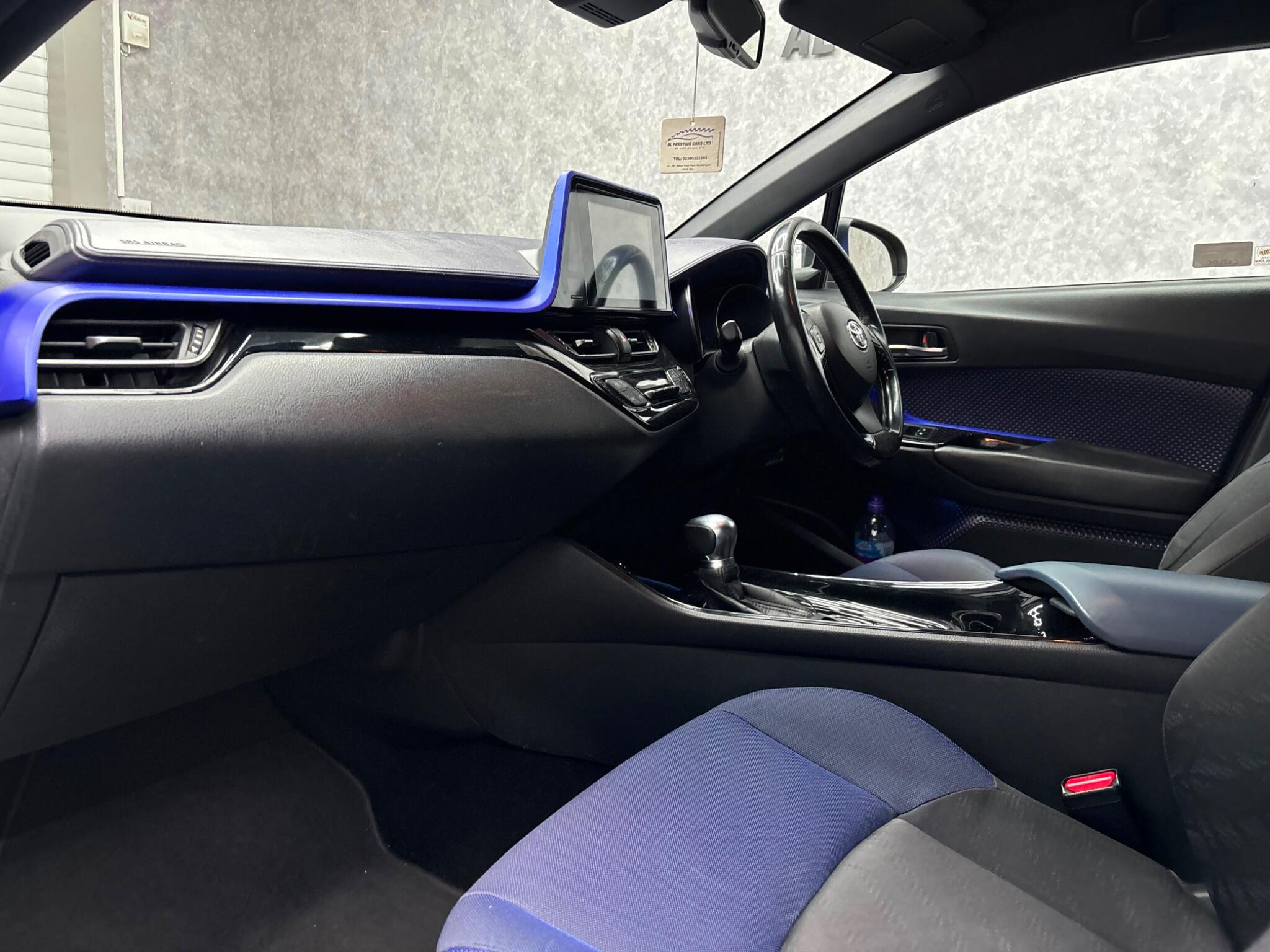 Toyota C-HR view 20