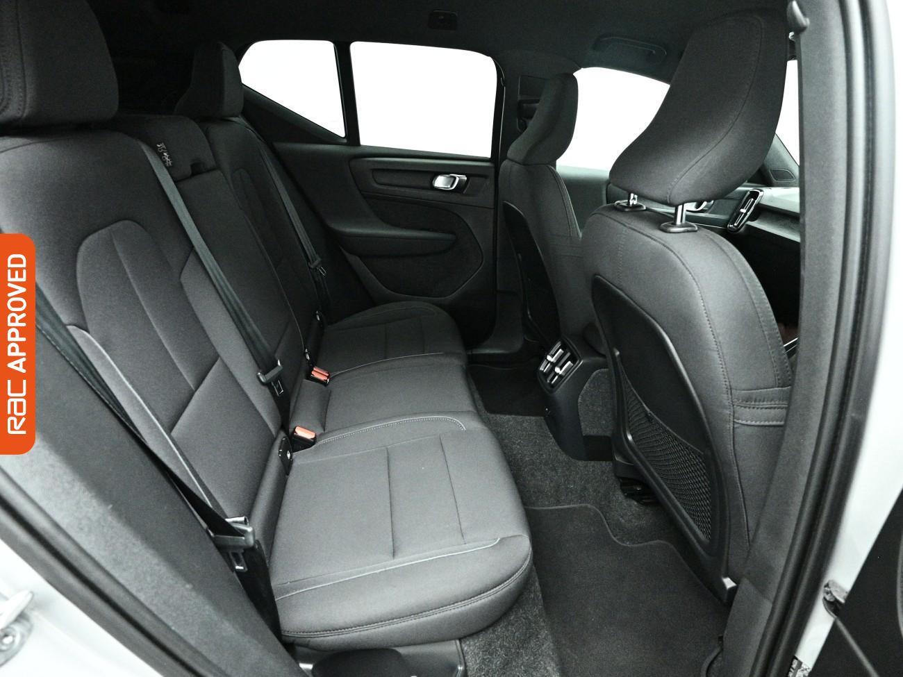 Volvo XC40 view 14