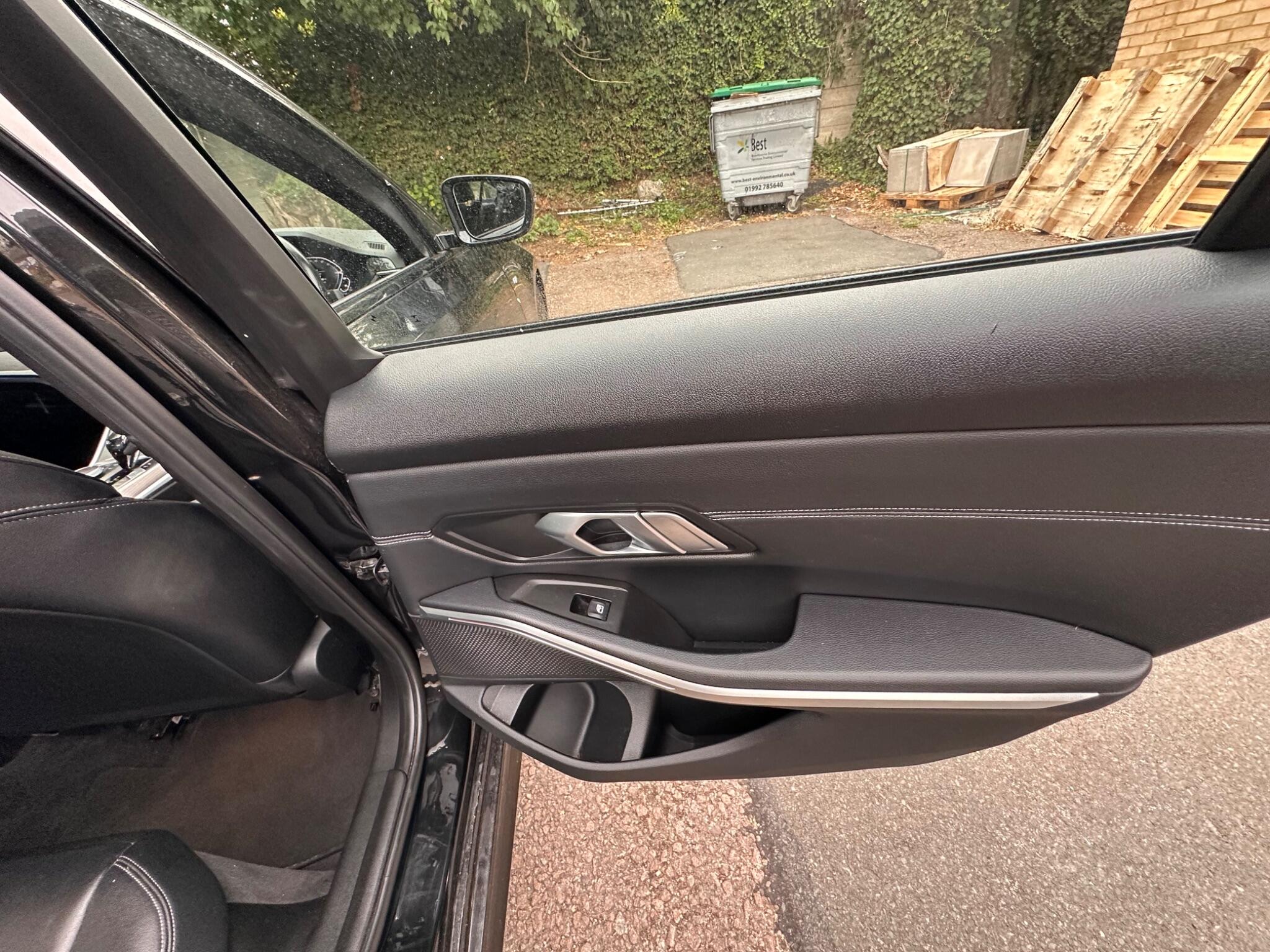 BMW 3 Series view 16