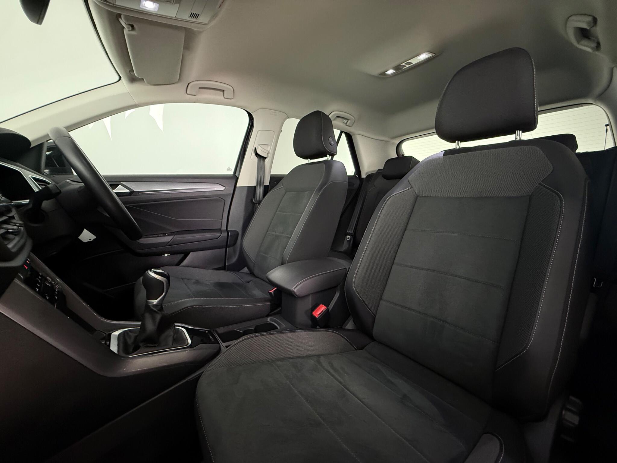Volkswagen T-Roc view 31