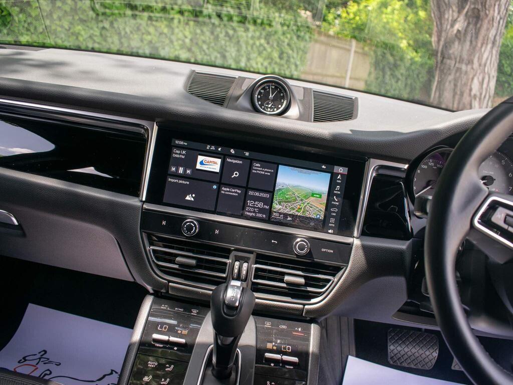 Porsche Macan view 25
