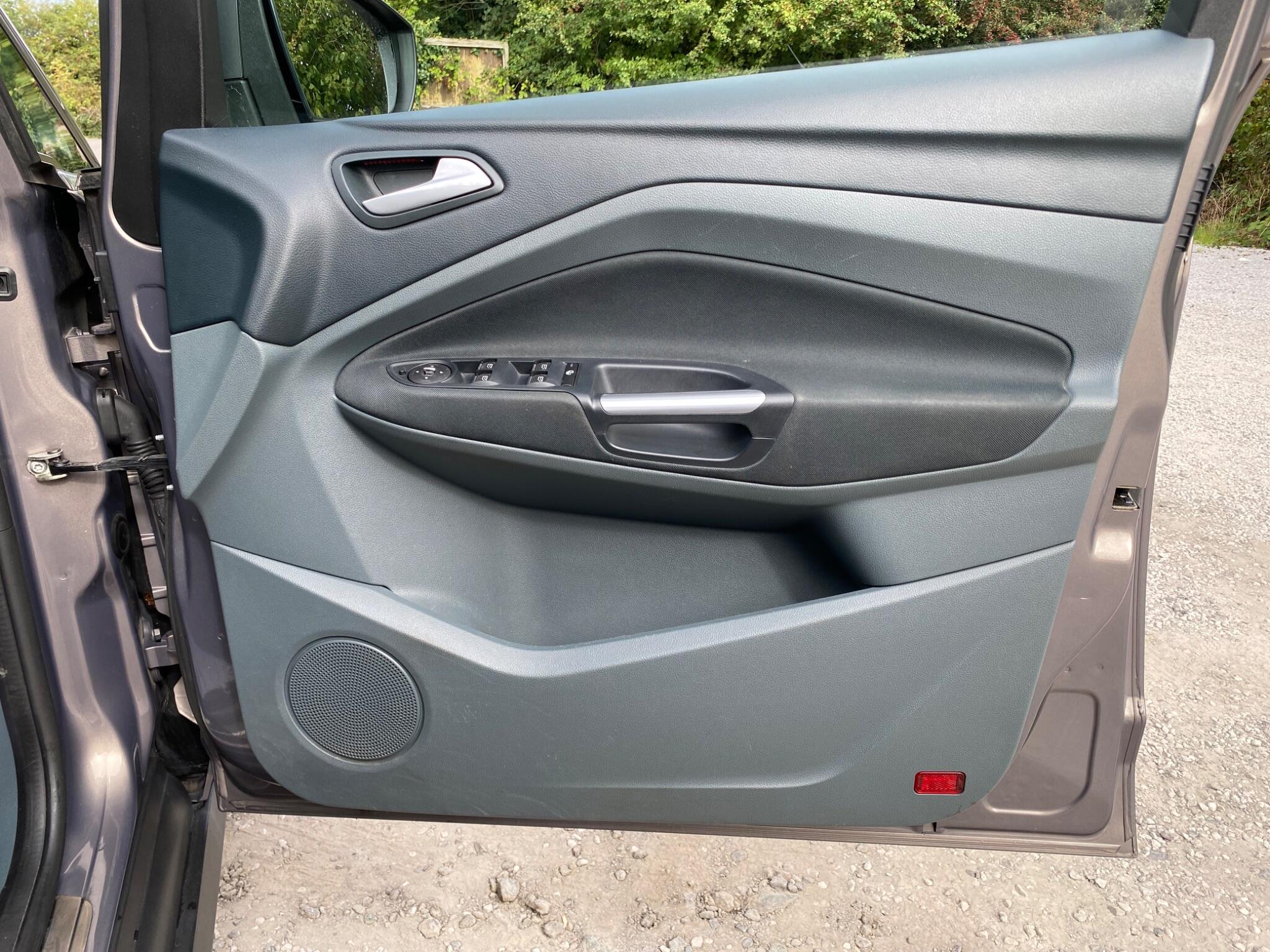 Ford Grand C-Max view 27