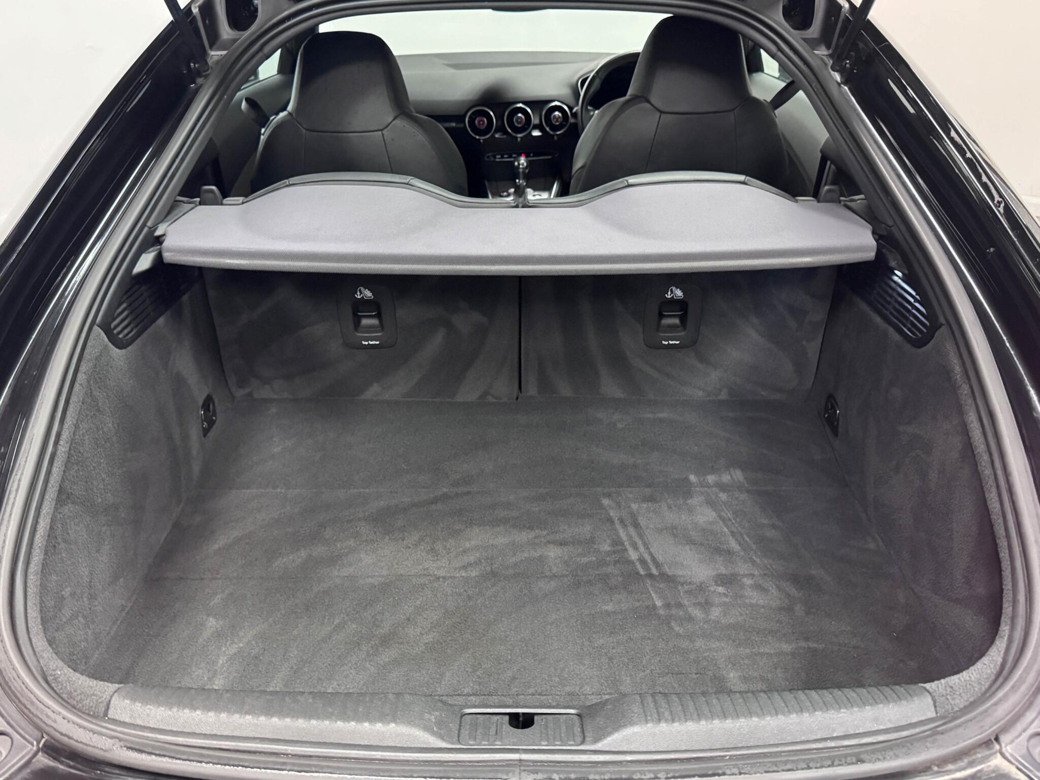 Audi TT view 7
