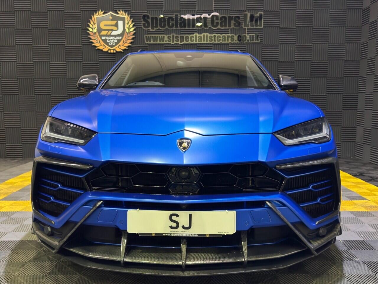 Lamborghini Urus view 2