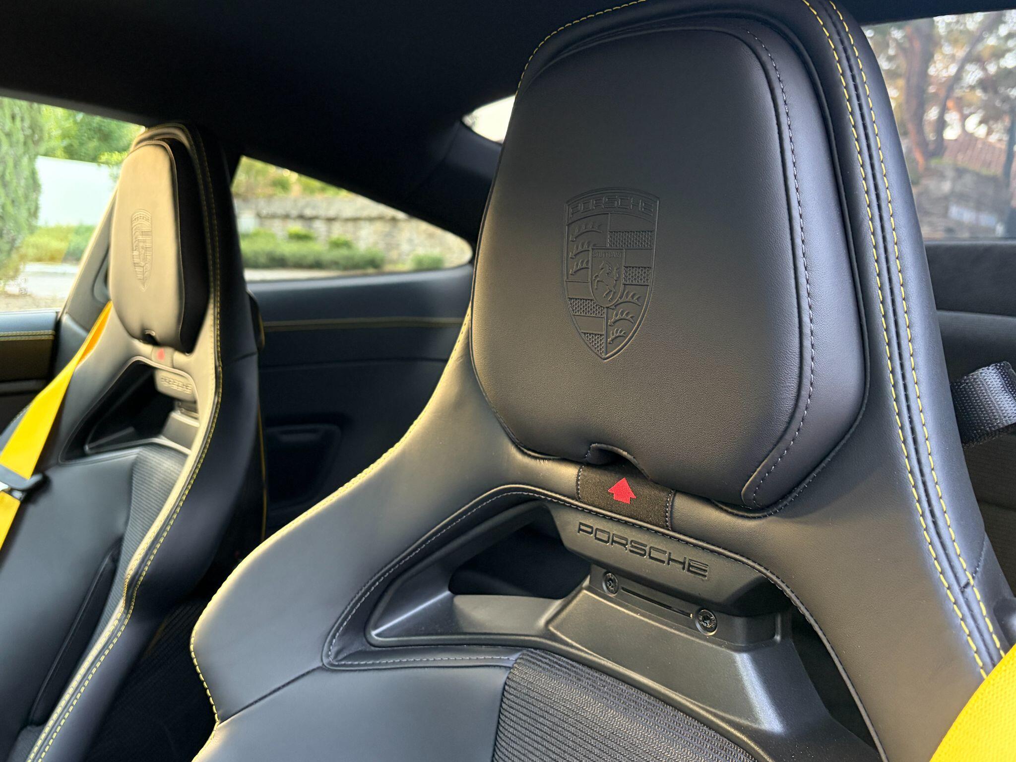 Porsche 911 view 16