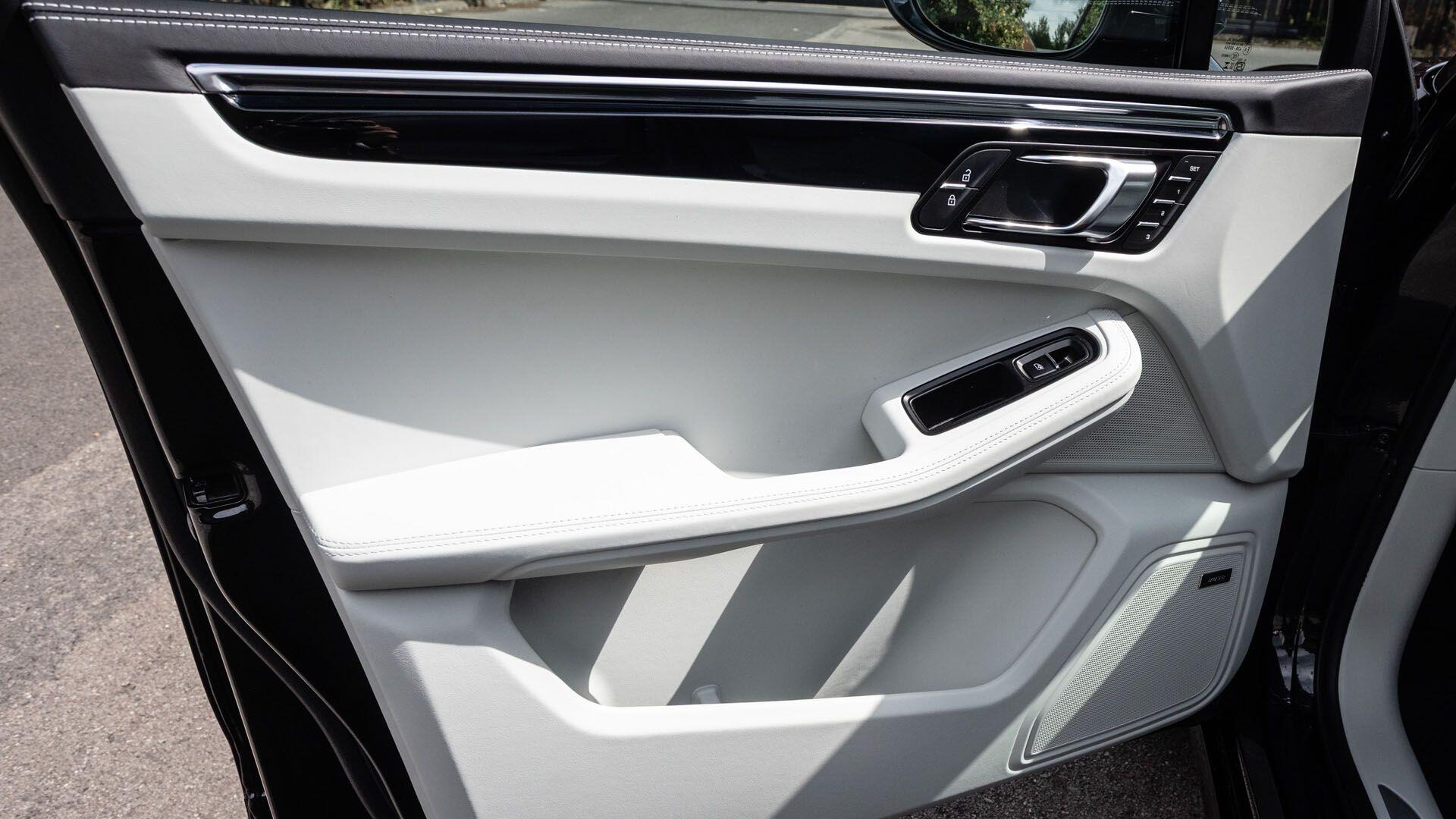 Porsche Macan view 19
