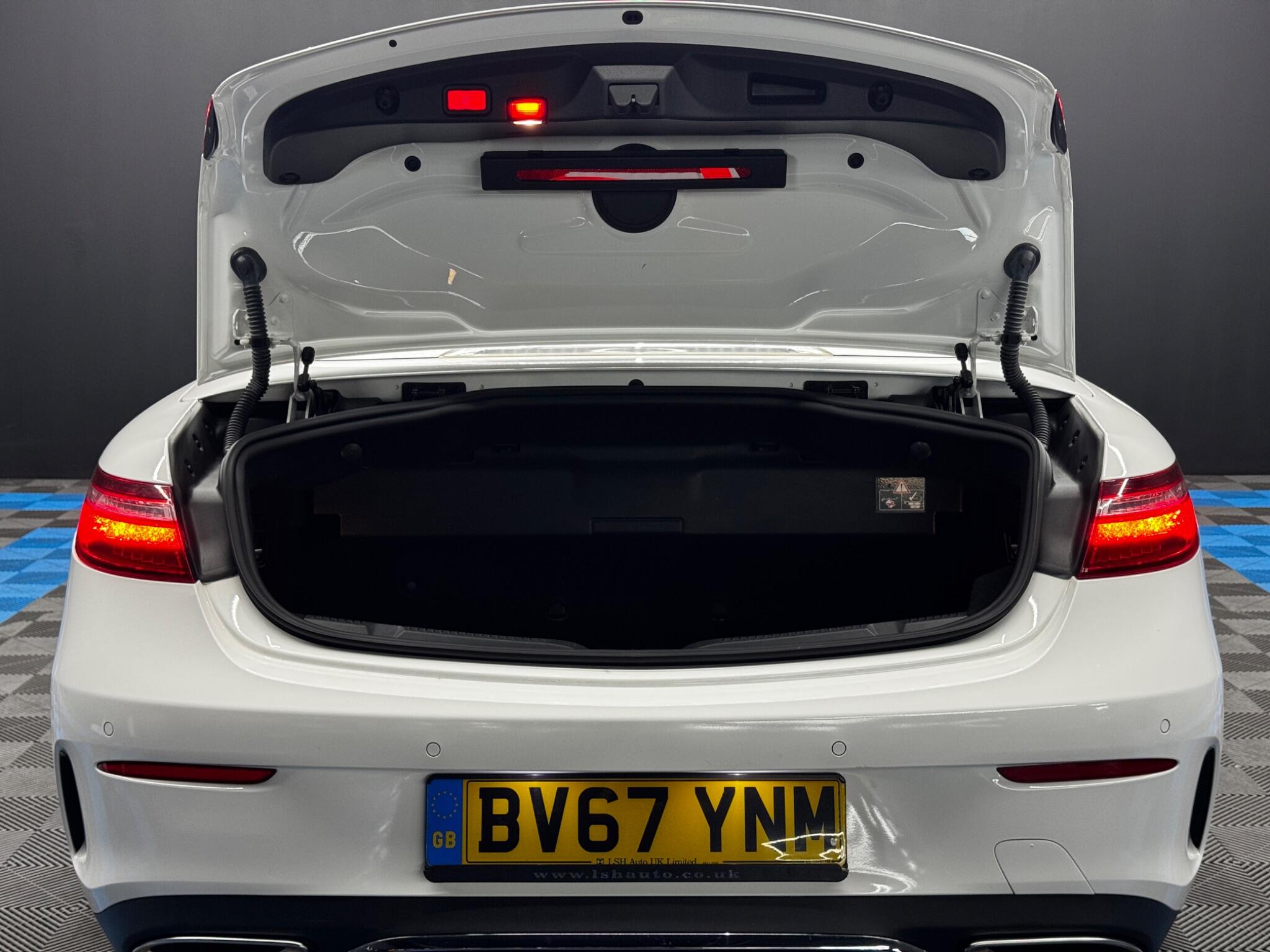 Mercedes-Benz E-Class view 42