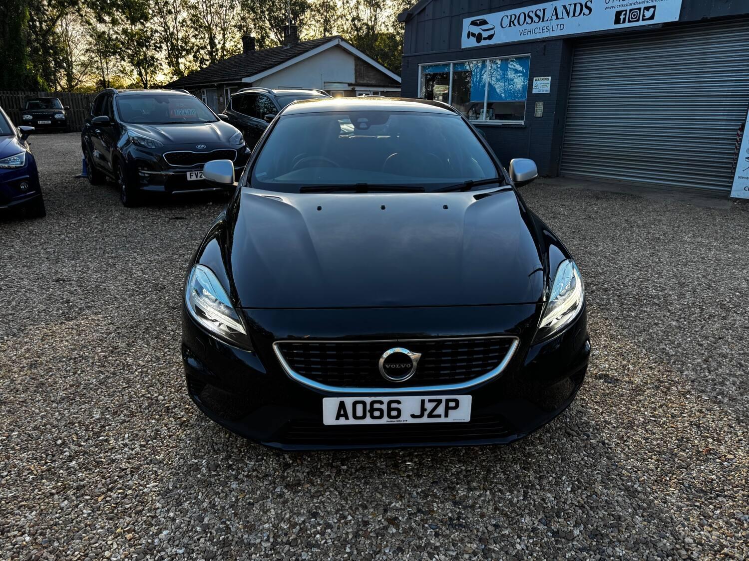 Volvo V40 view 2