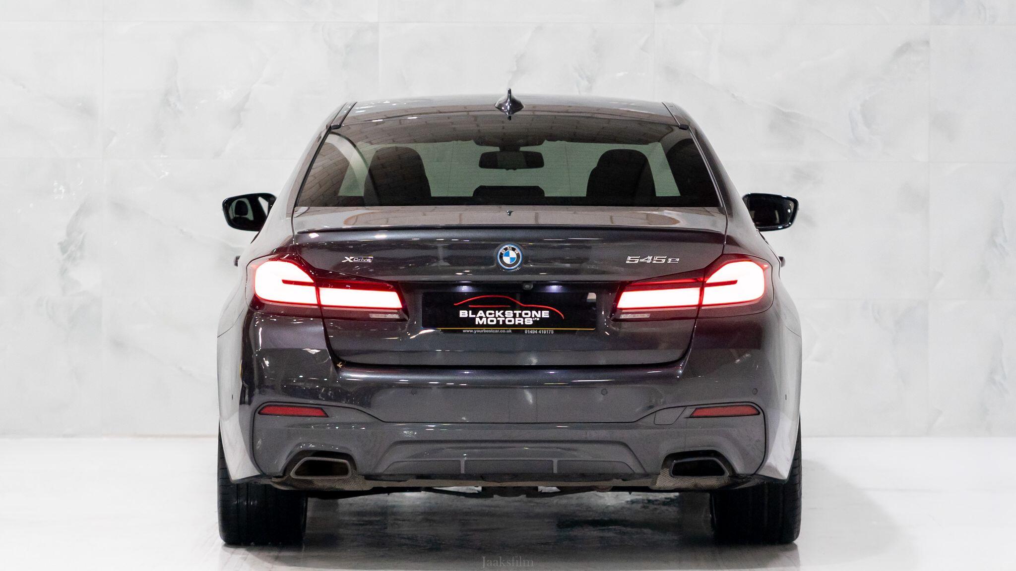 BMW 5 Series view 6
