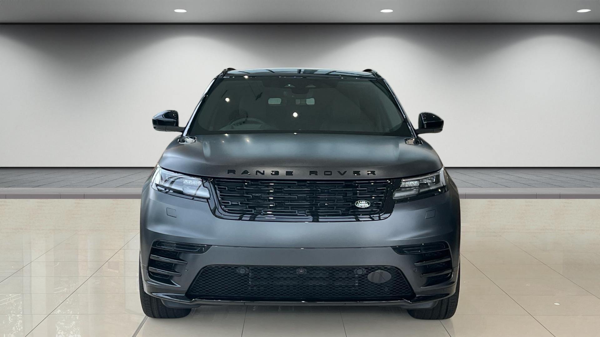 Land Rover Range Rover Velar view 8