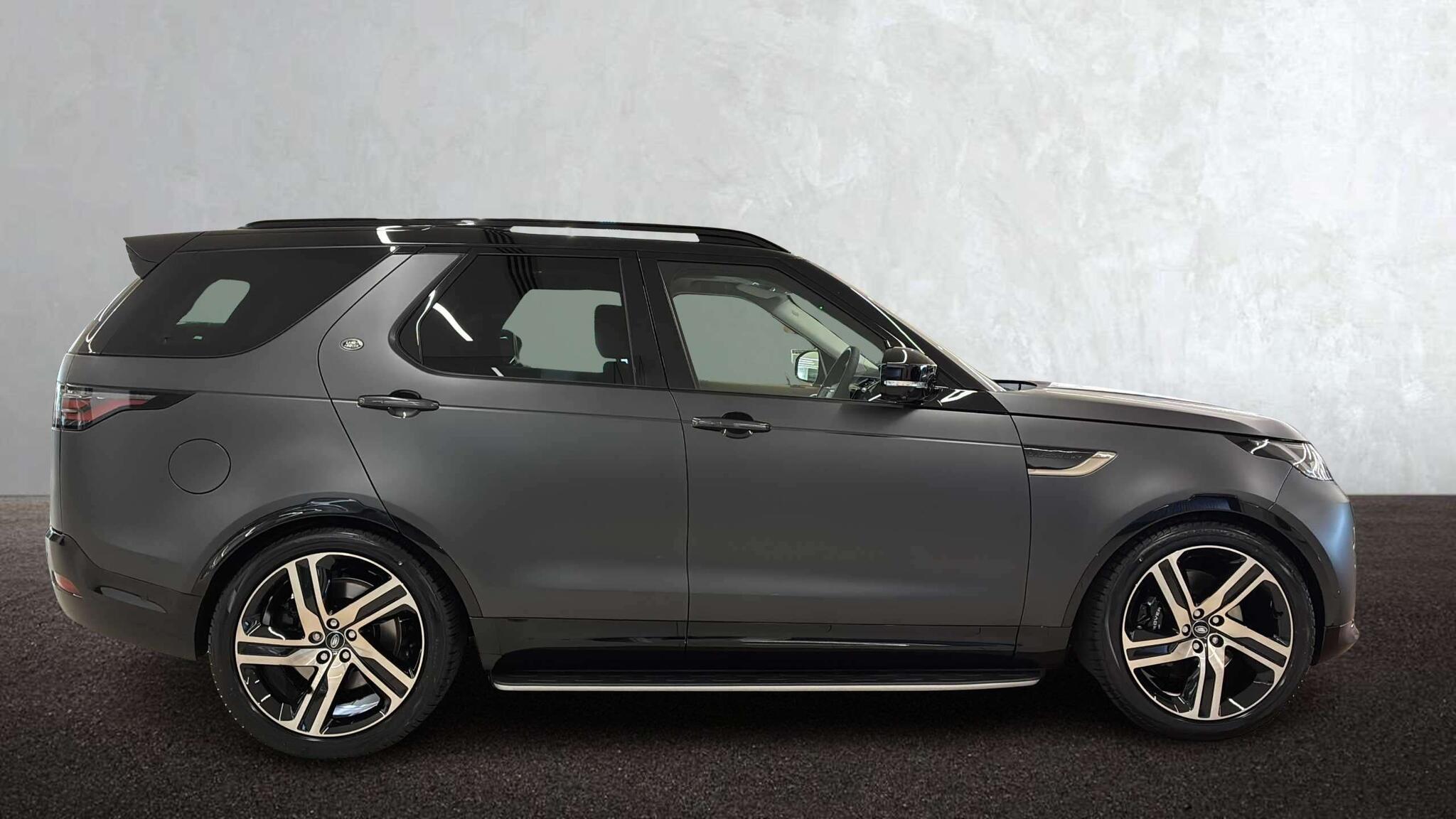 Land Rover Discovery view 5