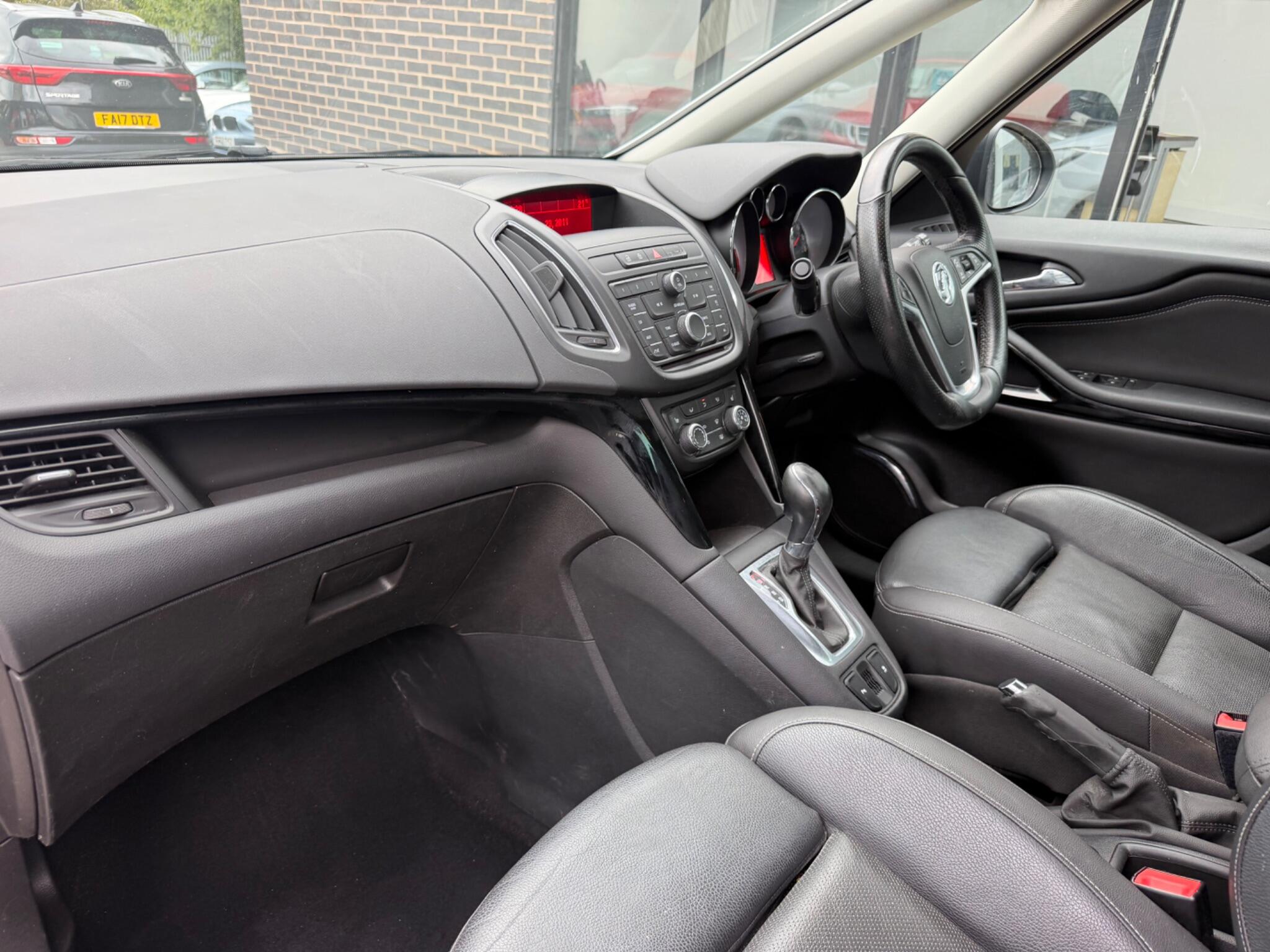 Vauxhall Zafira Tourer view 16