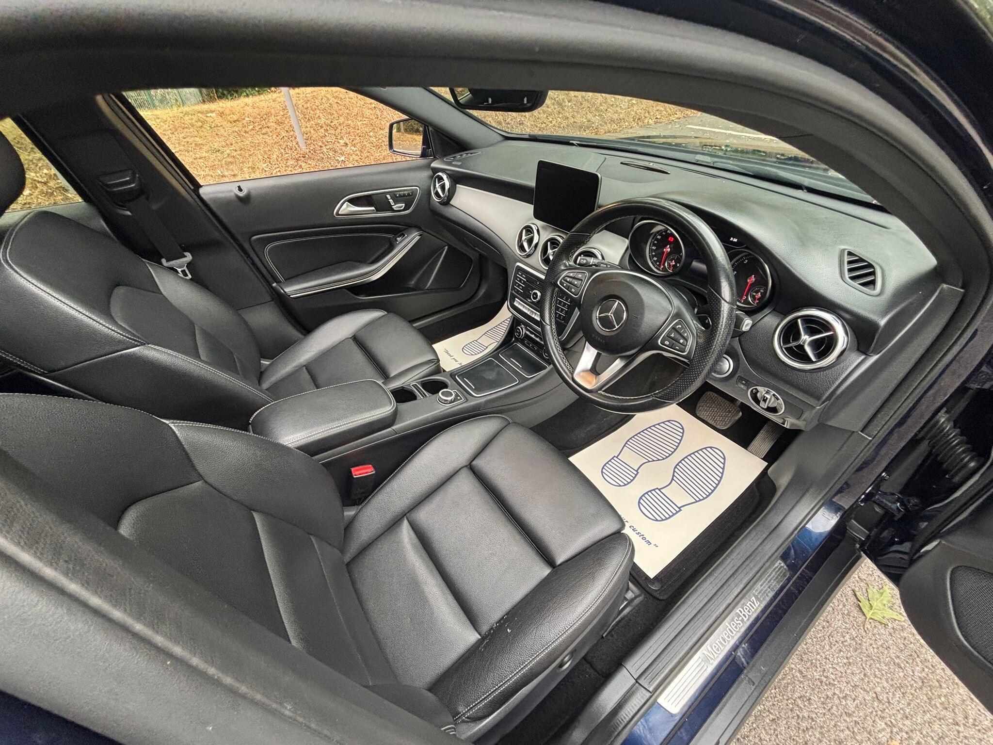 Mercedes-Benz GLA view 11