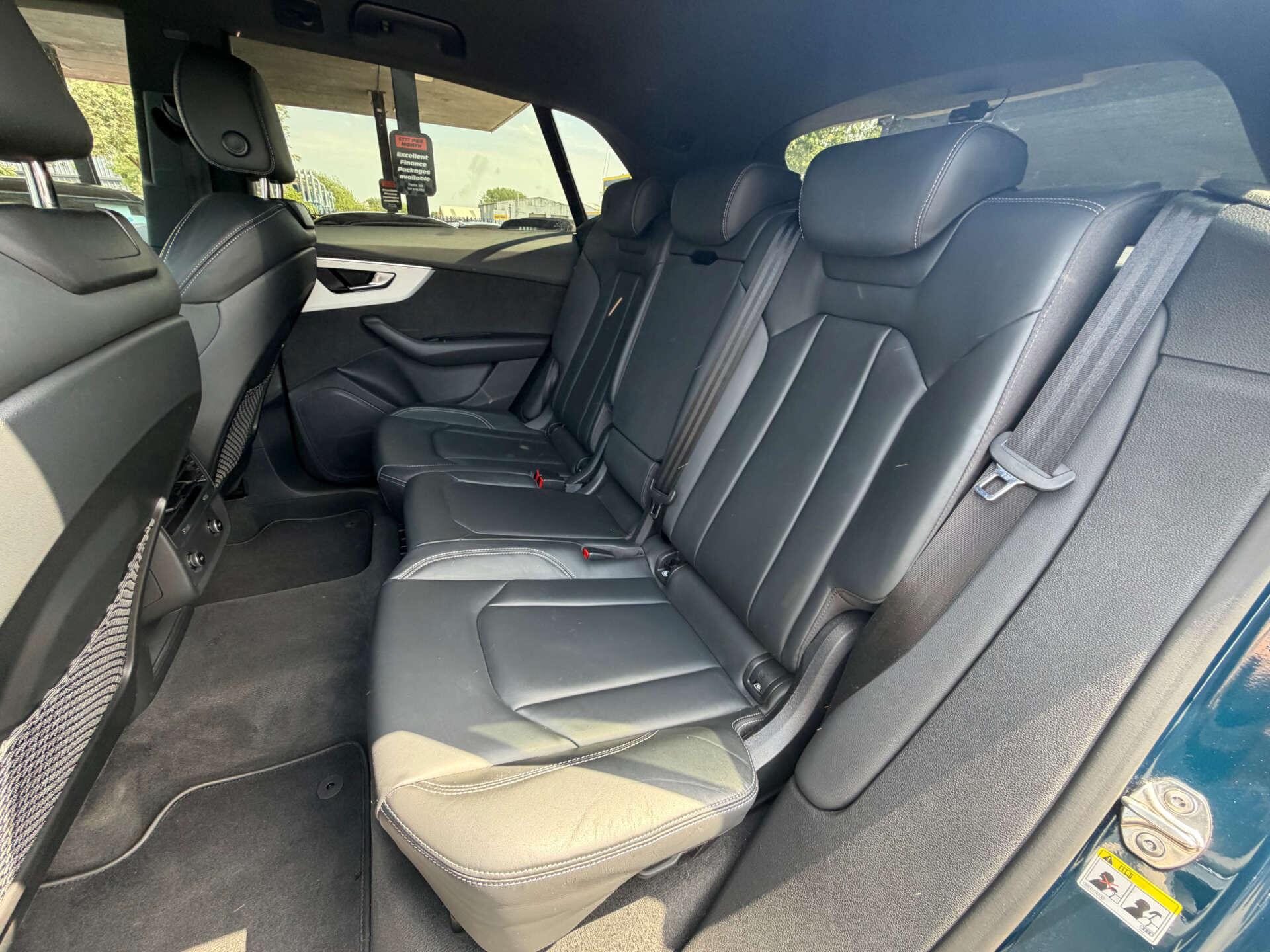 Audi Q8 view 16