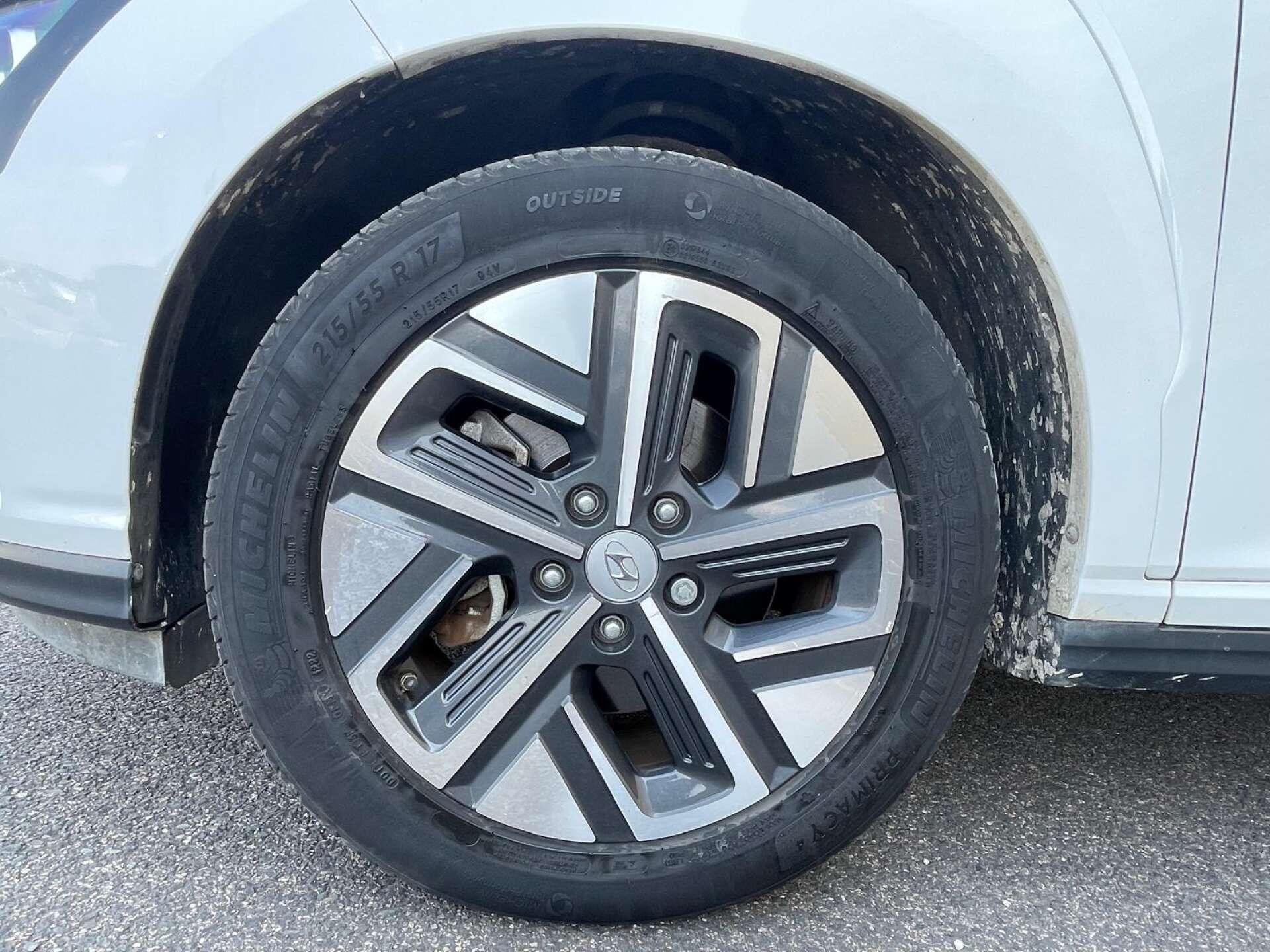 Hyundai Kona view 3