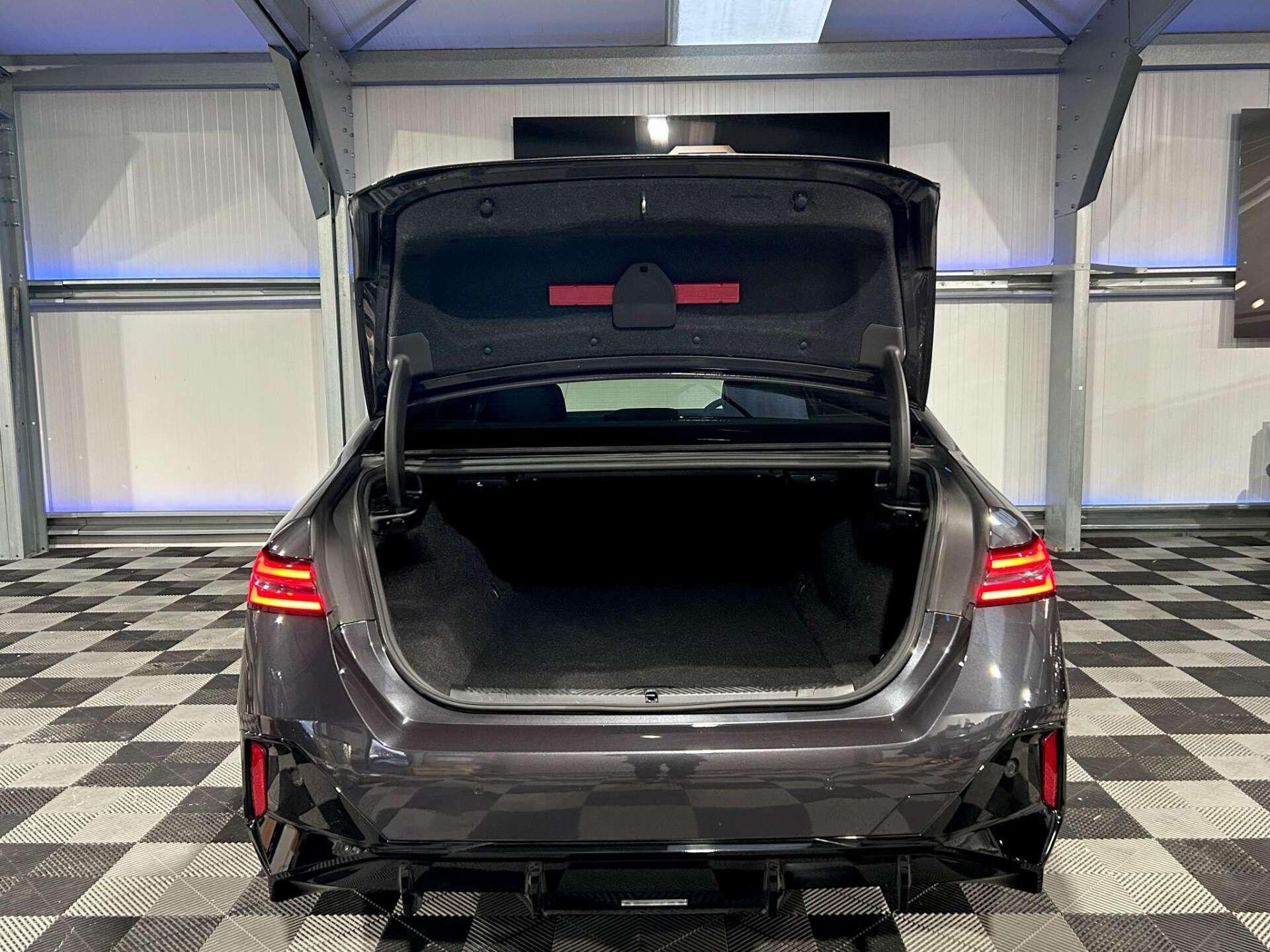 BMW I5 view 16