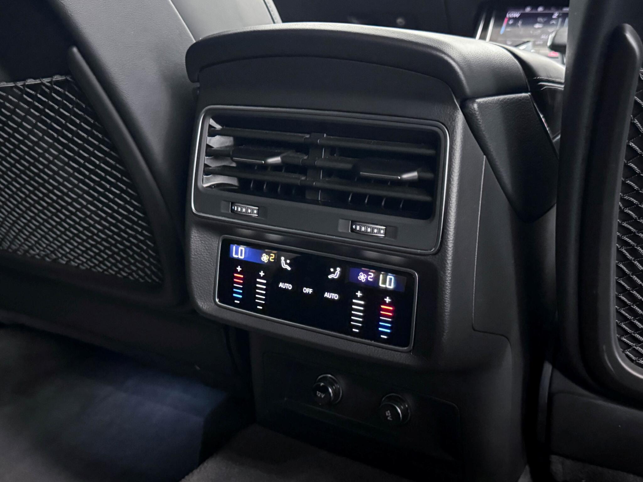 Audi Q7 view 14