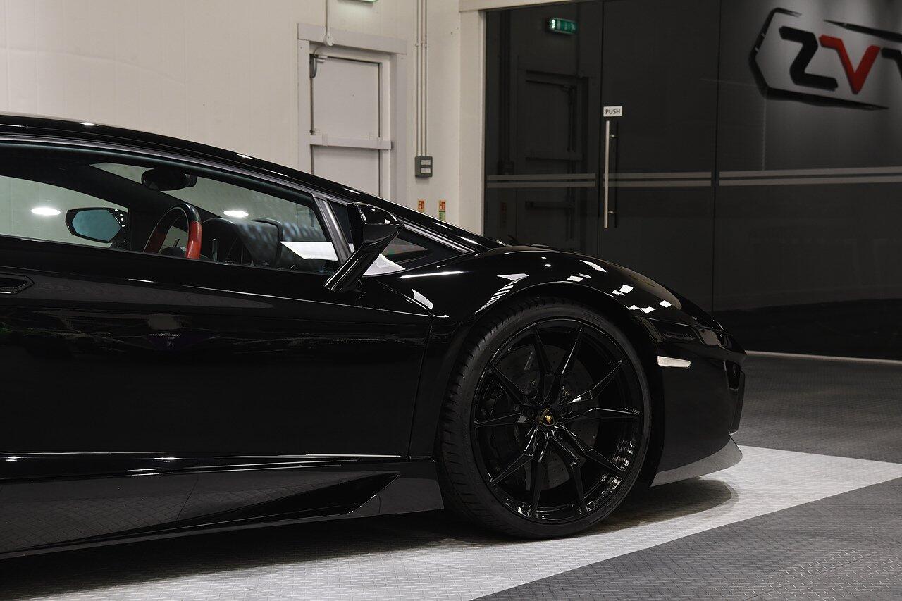 Lamborghini Aventador view 32